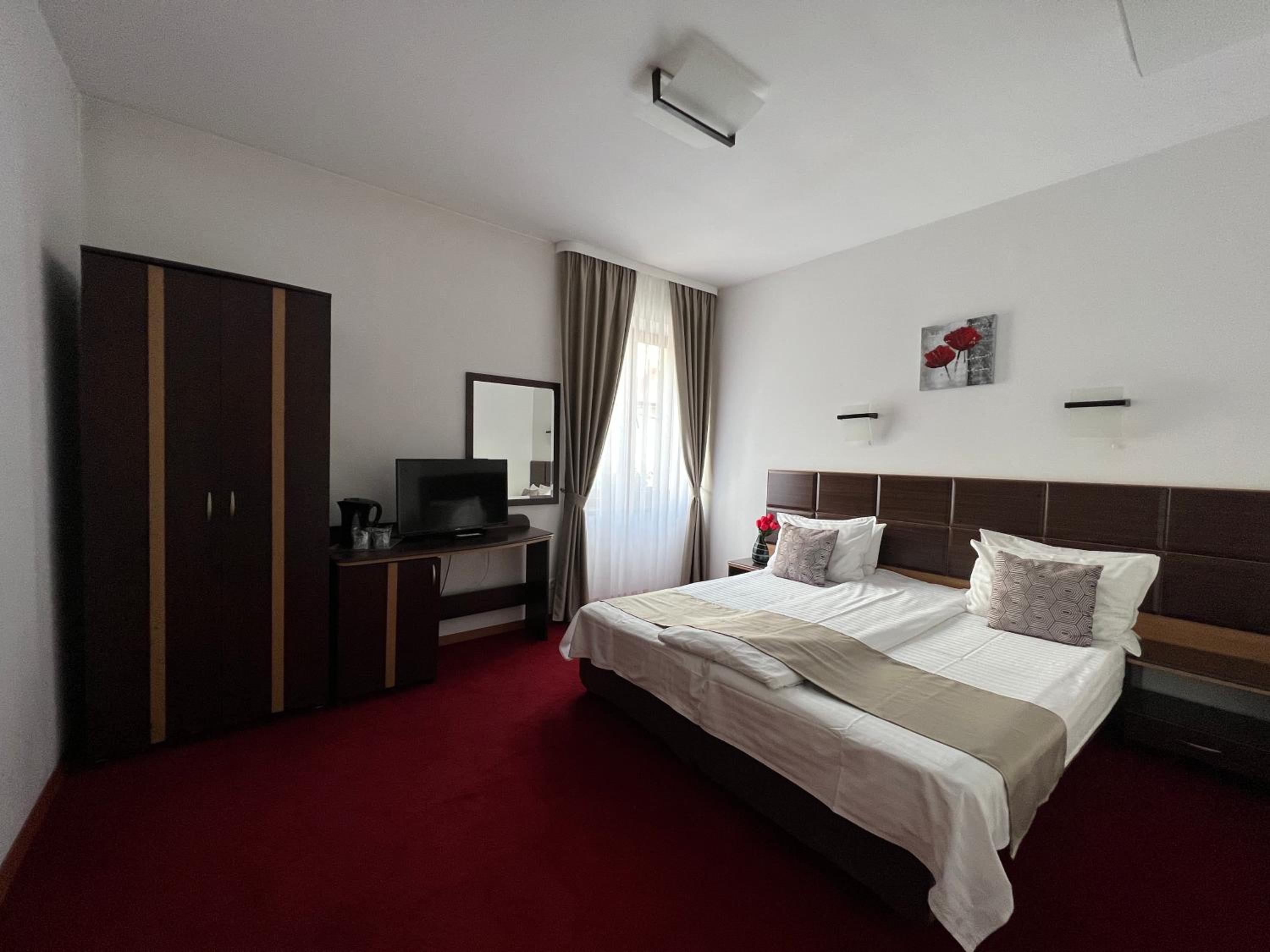 Standard Double or Twin Room - Photo 1