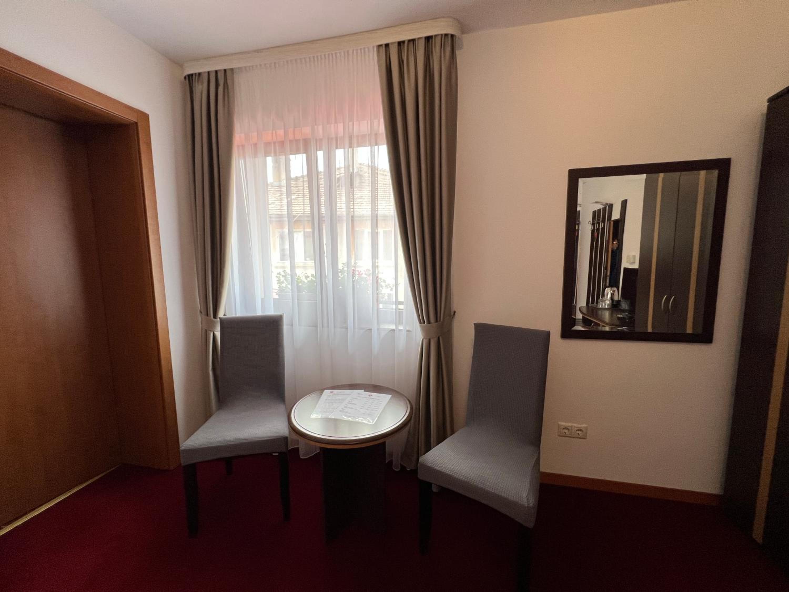 Standard Double or Twin Room - Photo 4