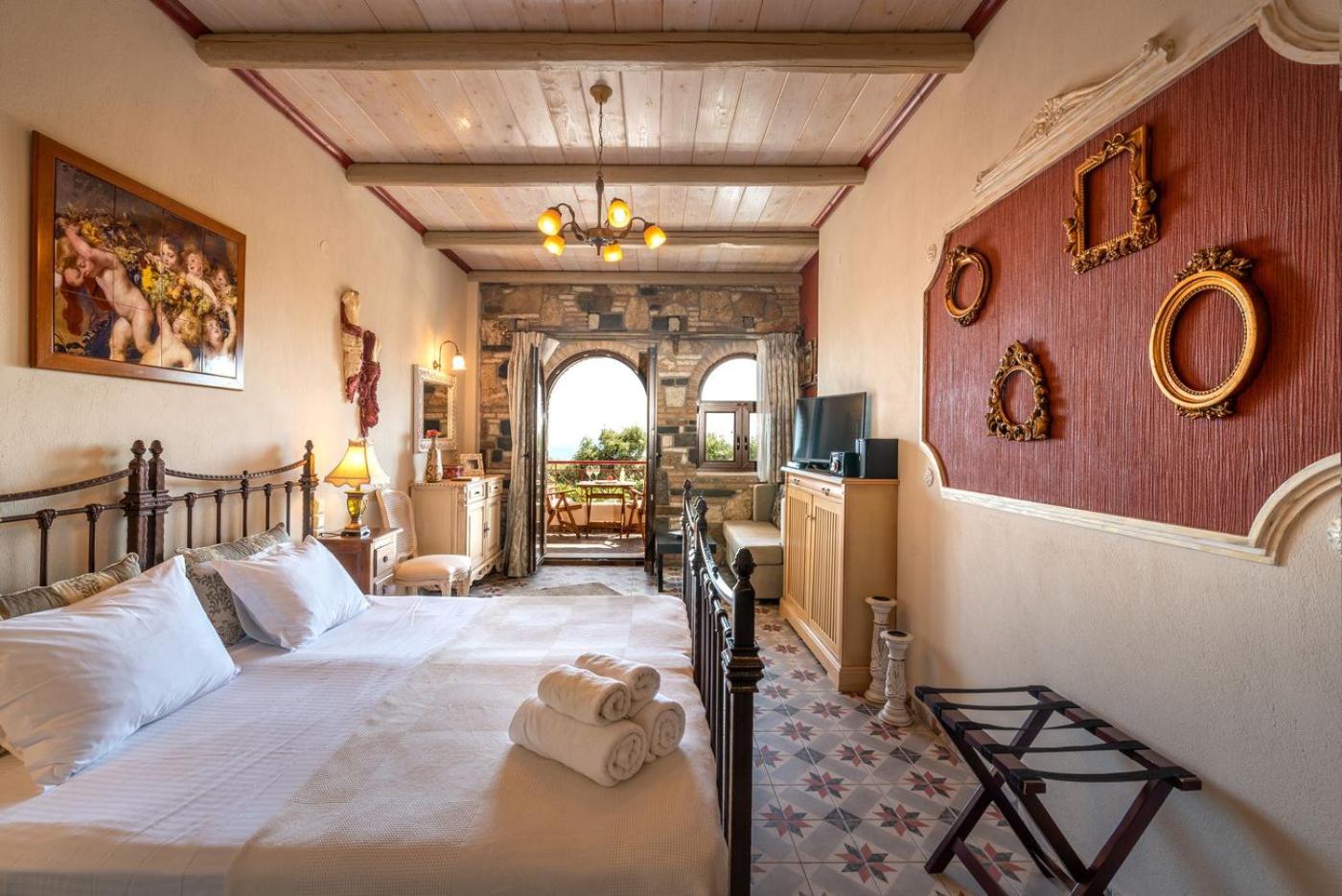 Deluxe Suite with Sea View photo 3