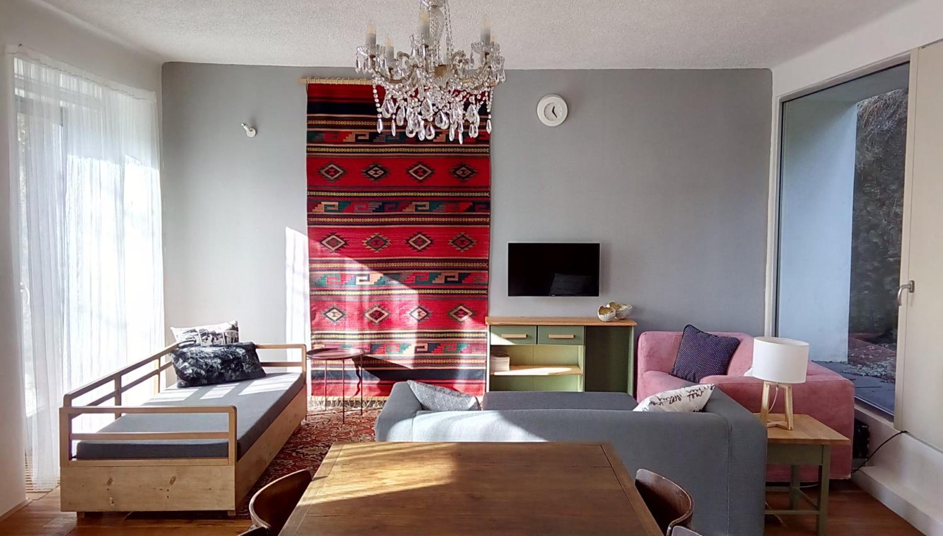 One-Bedroom Apartment photo 1