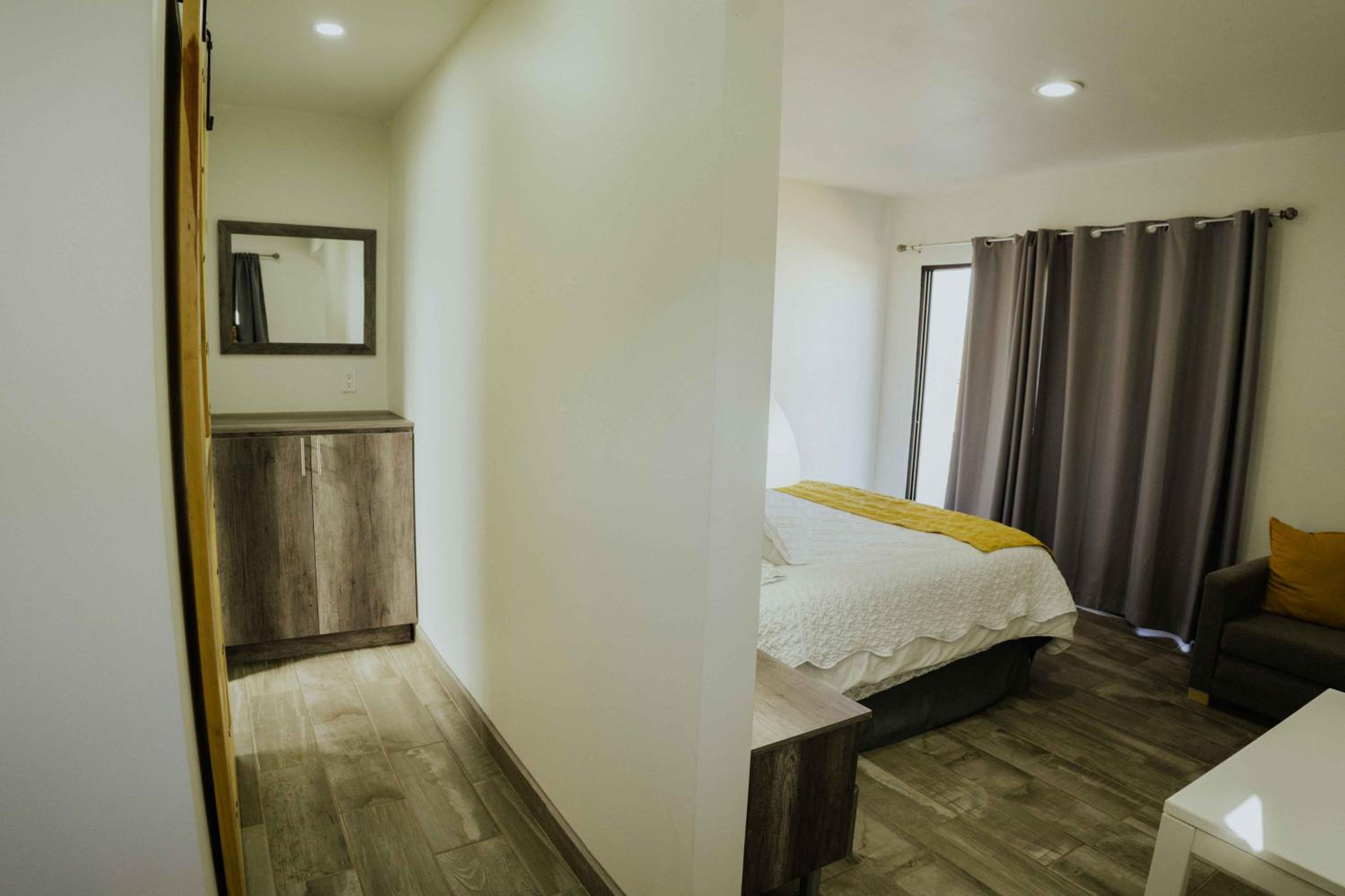 One-Bedroom House - Photo 13