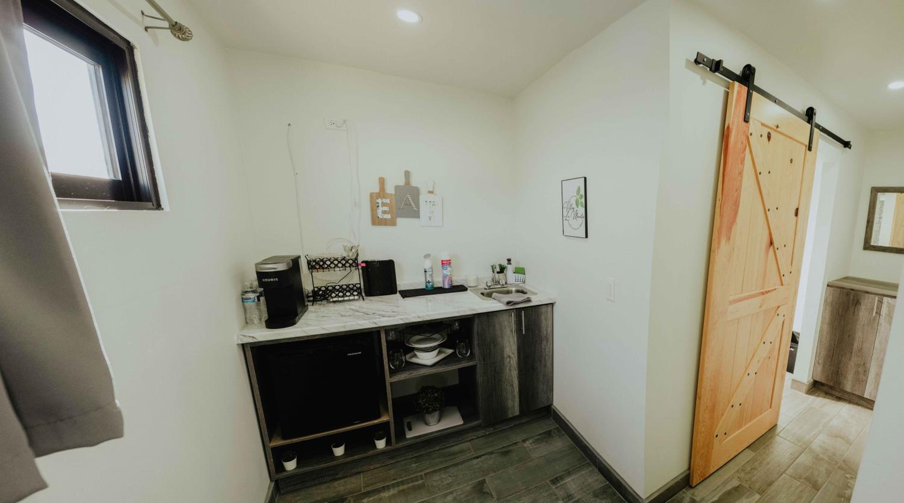 One-Bedroom House - Photo 19