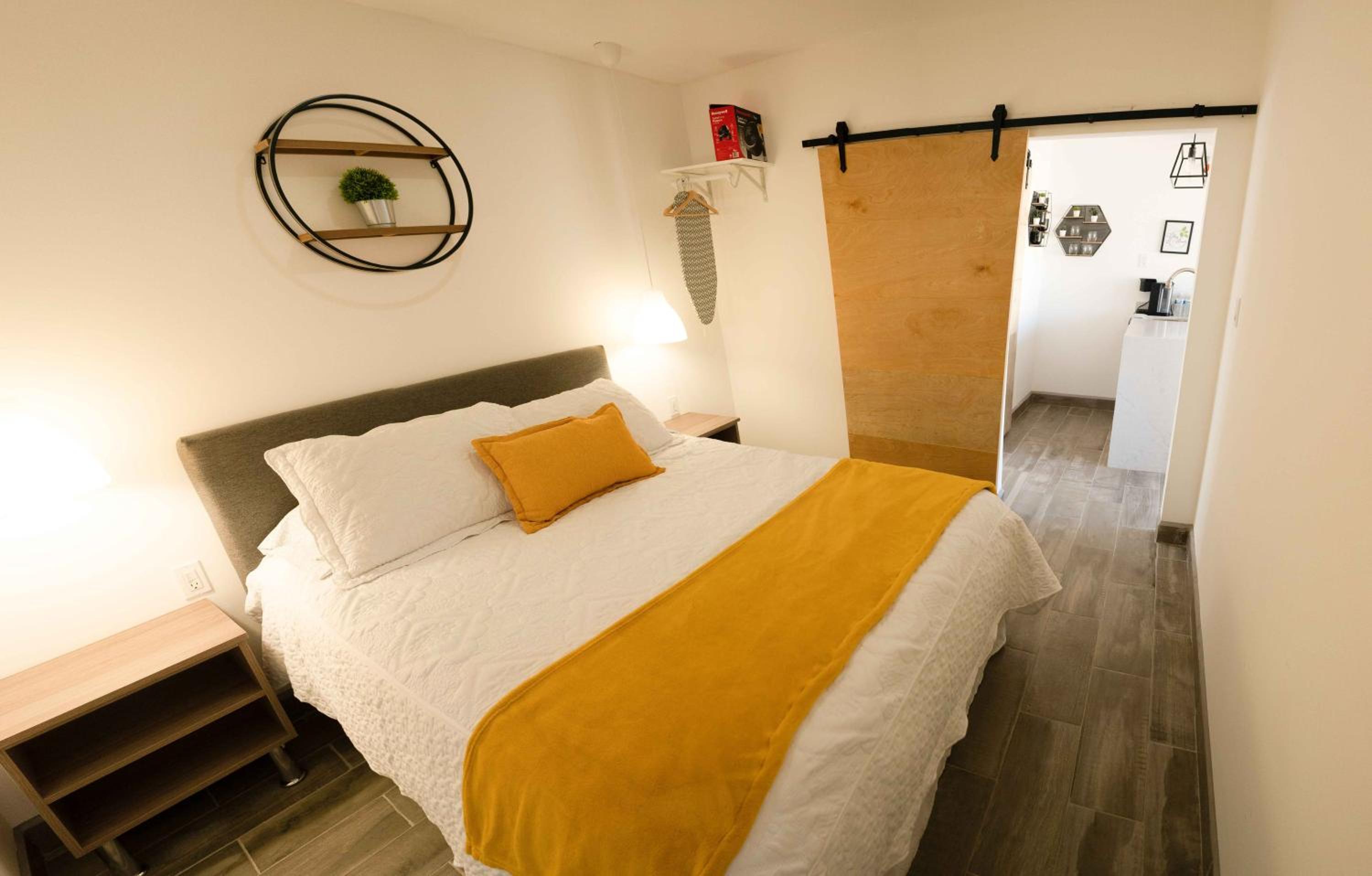 Two-Bedroom House - Photo 12