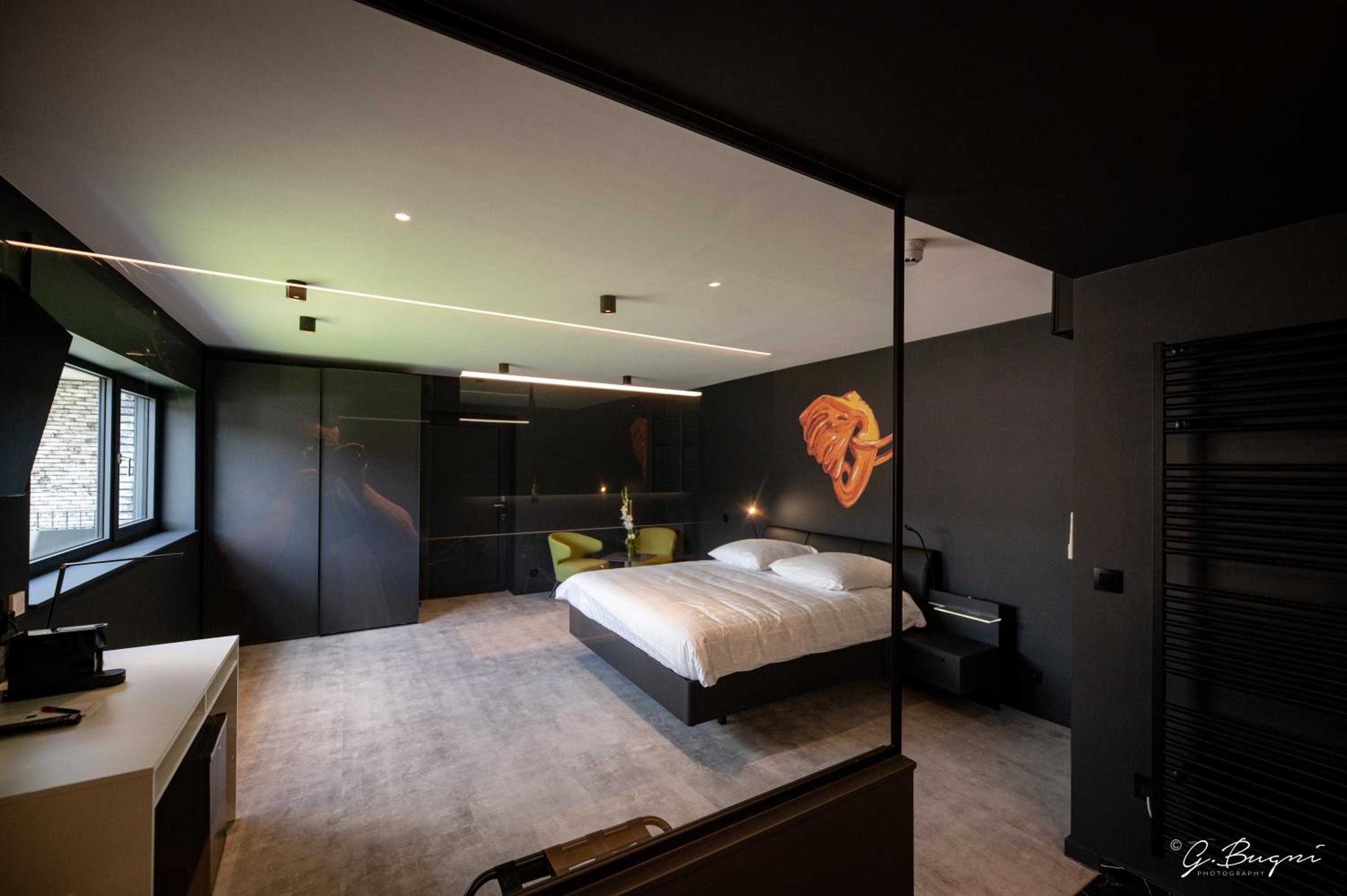 Deluxe Suite with Spa Bath photo 2