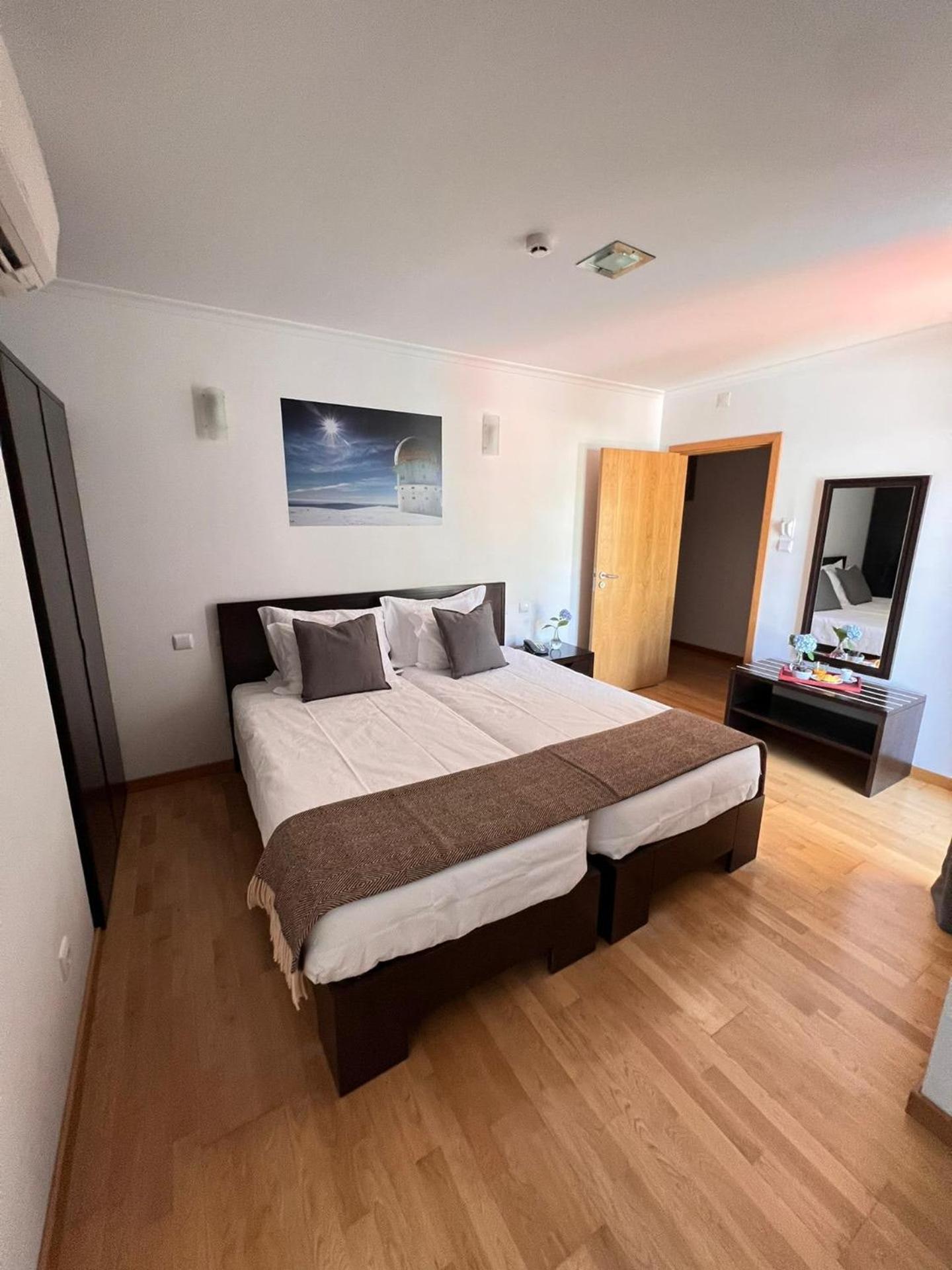 Double or Twin Room with Balcony - Photo 10