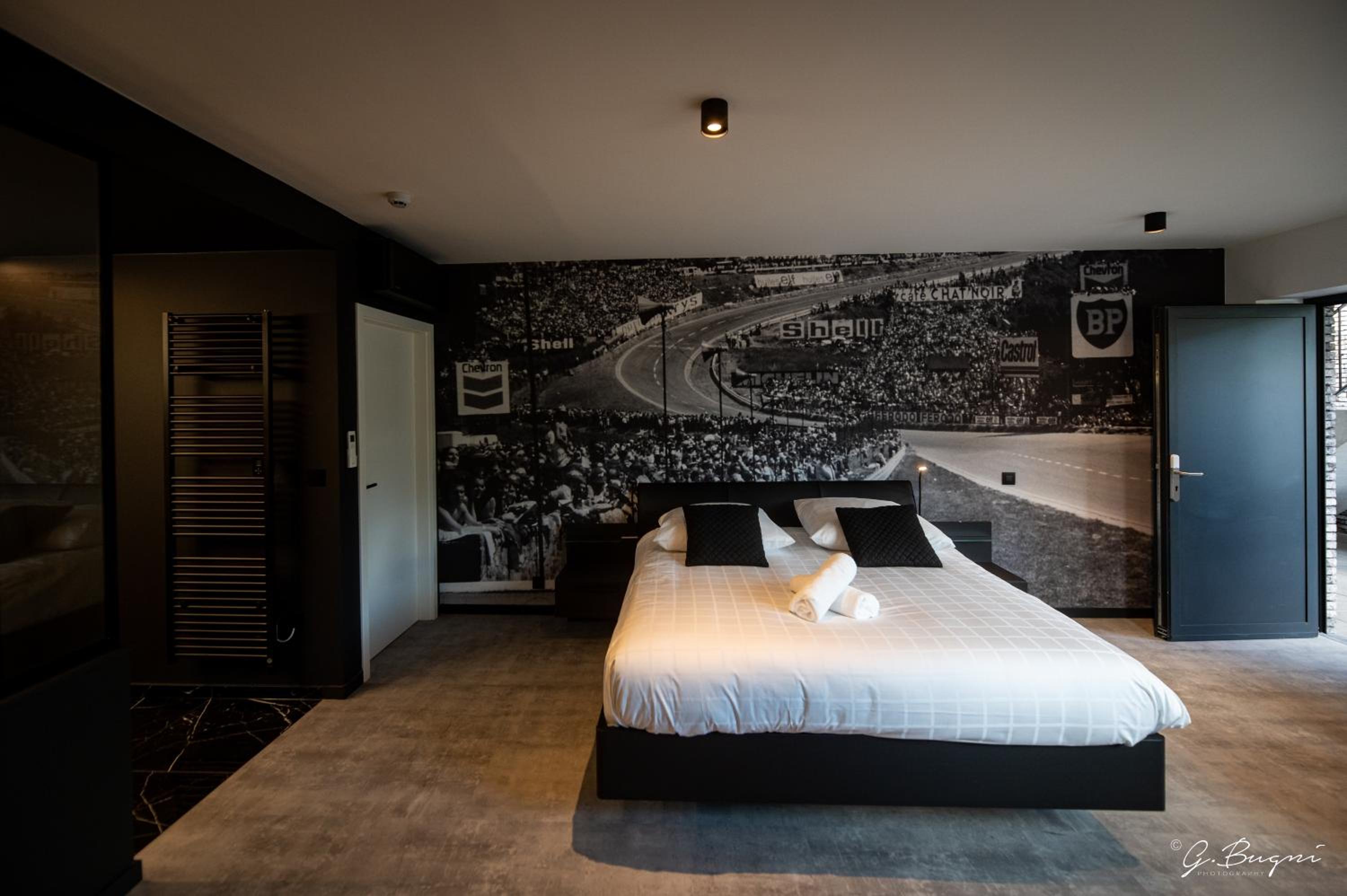 Deluxe Suite with Spa Bath photo 1