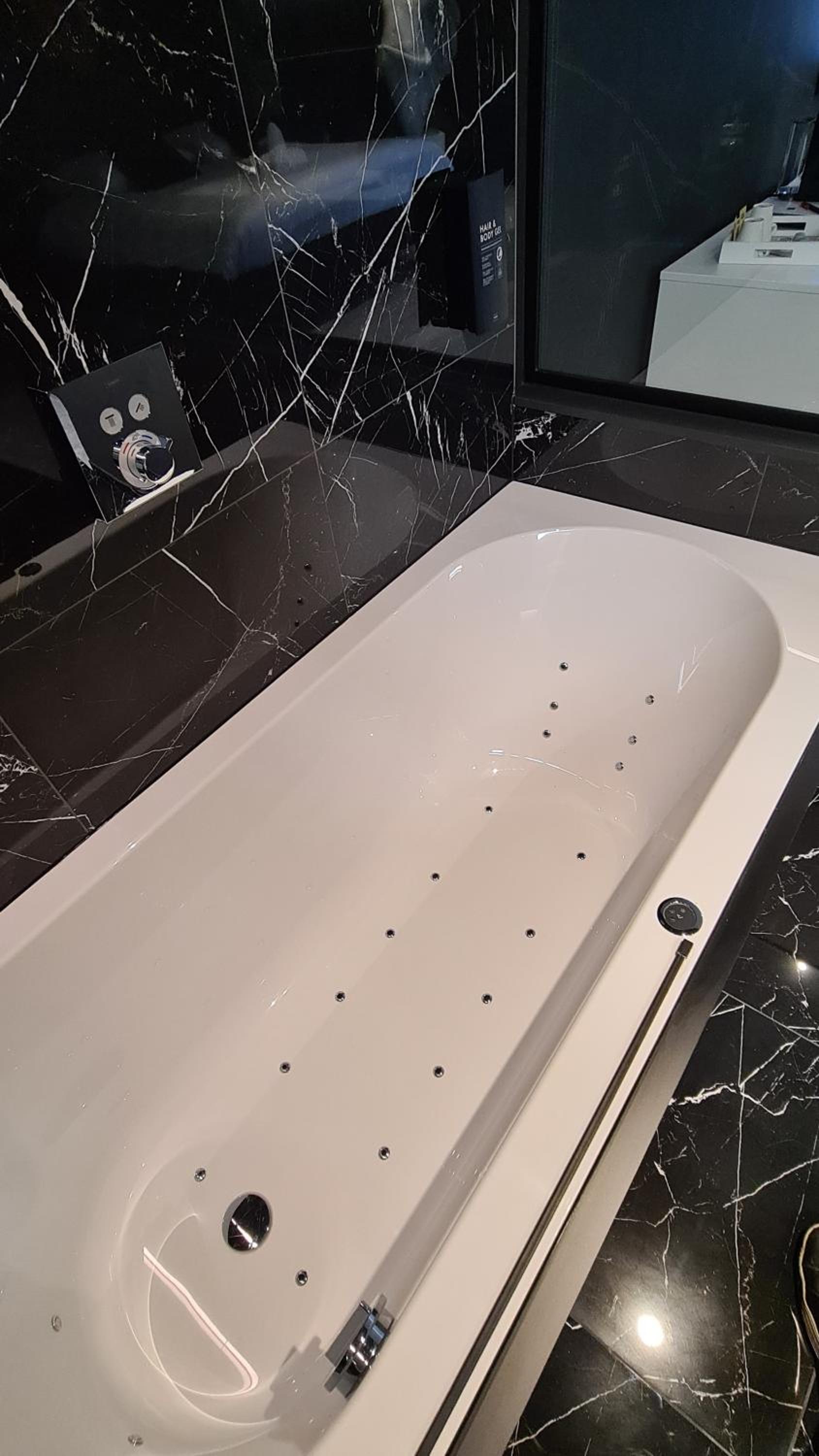Suite with Spa Bath photo 3