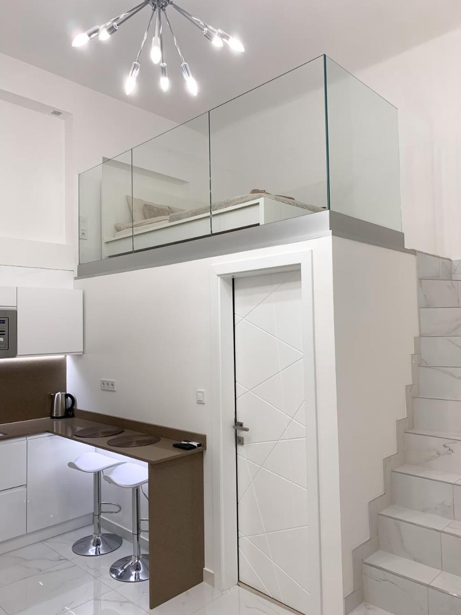 One-Bedroom Apartment - Photo 2