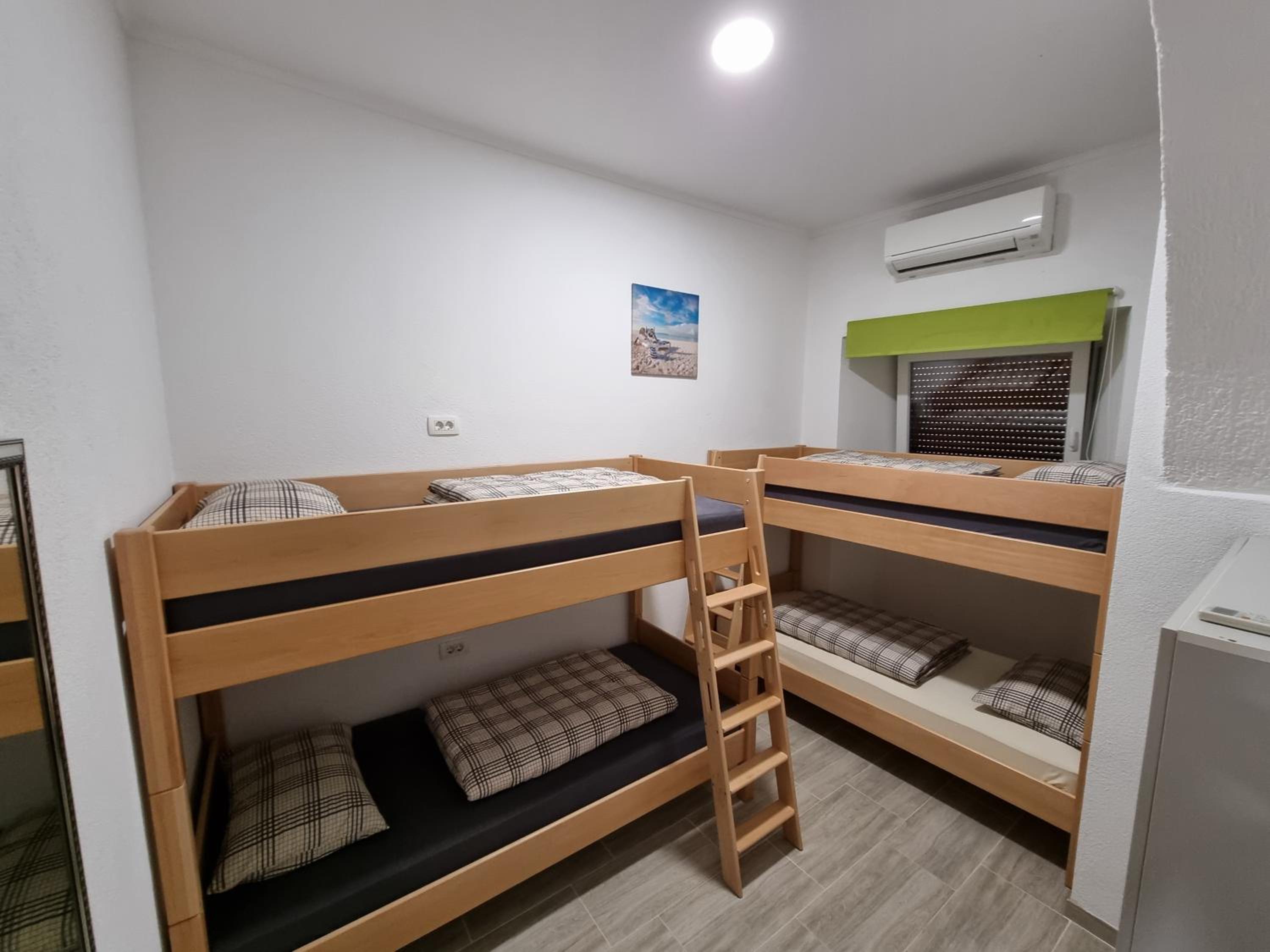 Bed in 4-Bed Dormitory Room photo 1