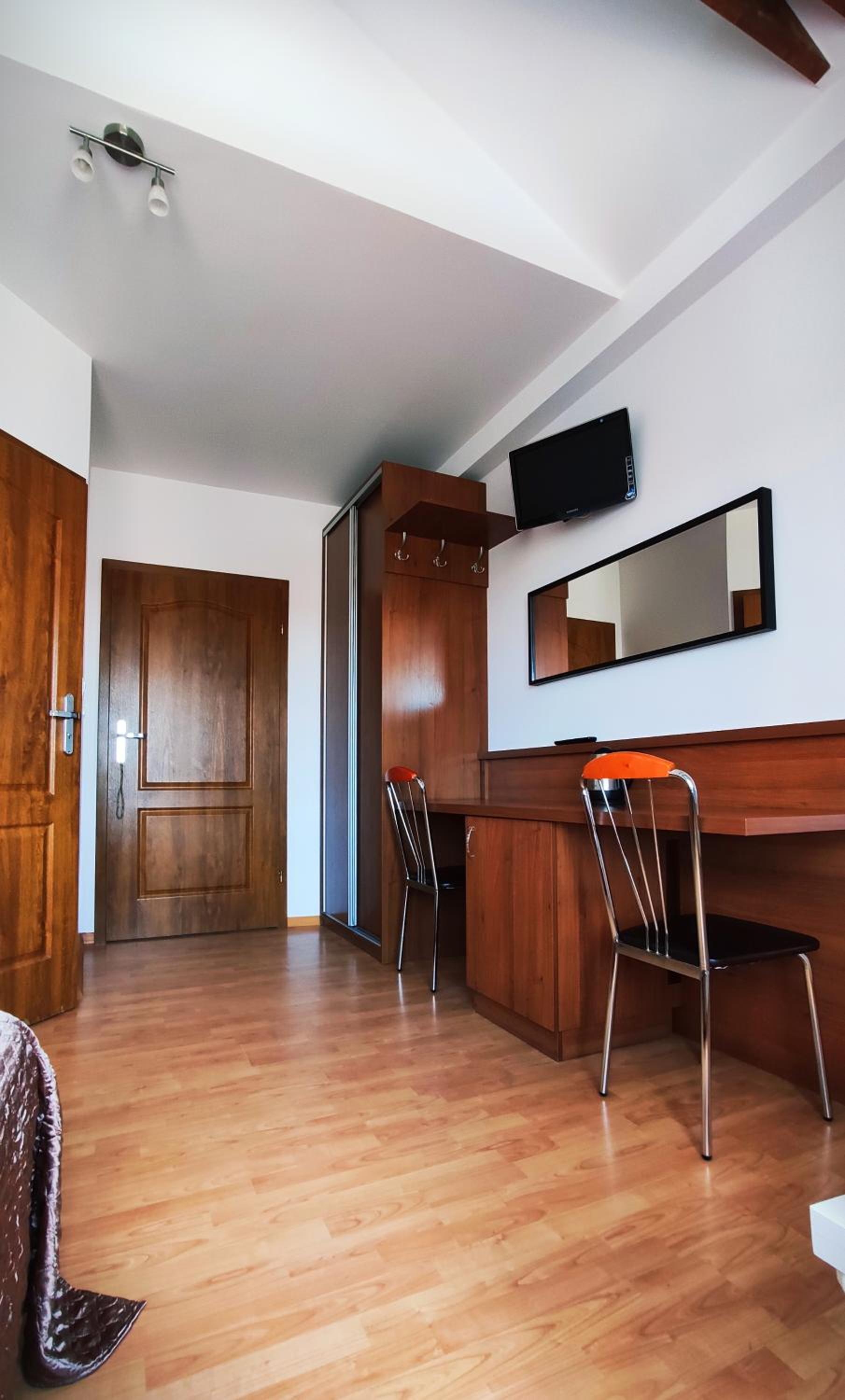 Quadruple Room with Bathroom - Photo 3
