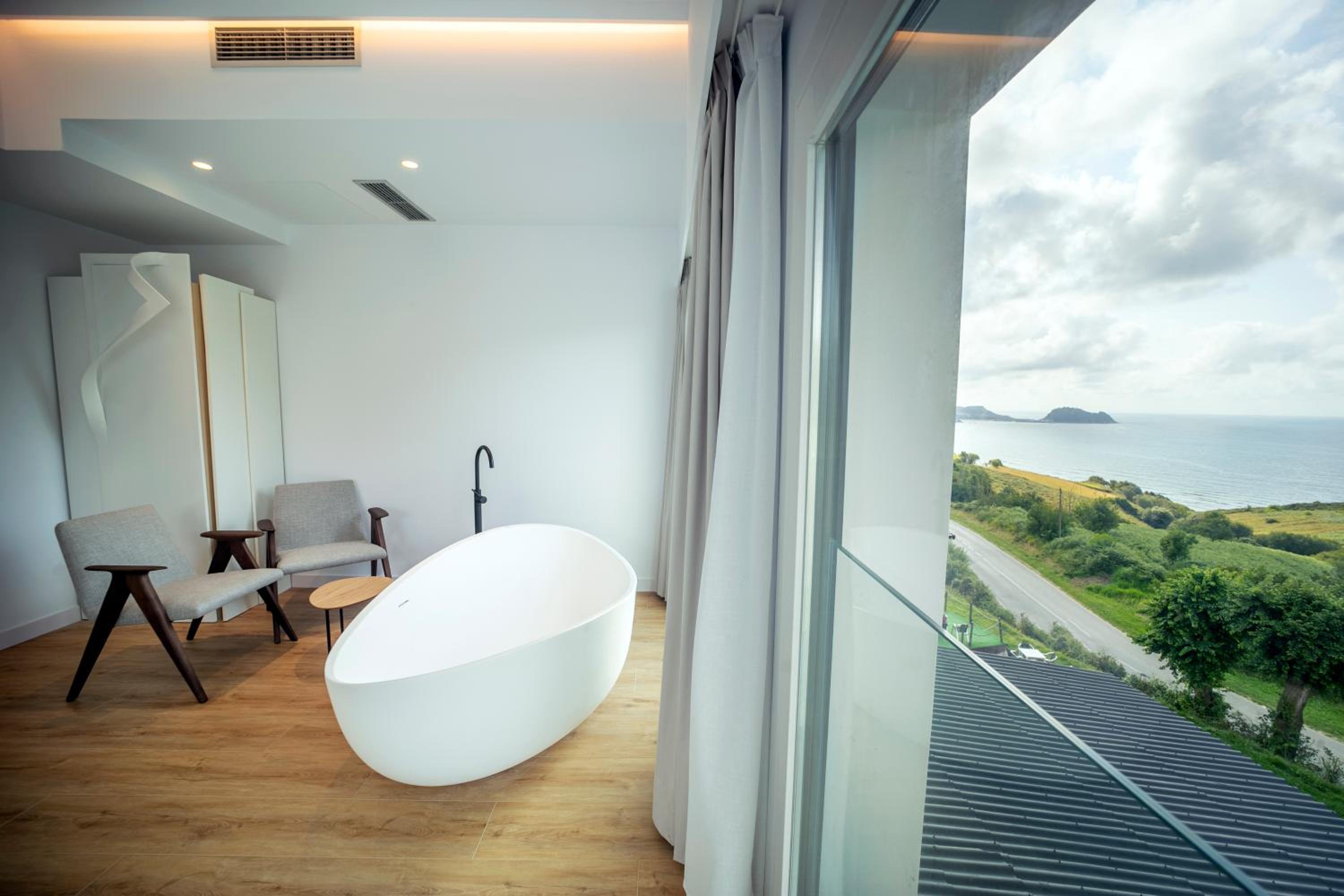 Suite with Sea View - Photo 2