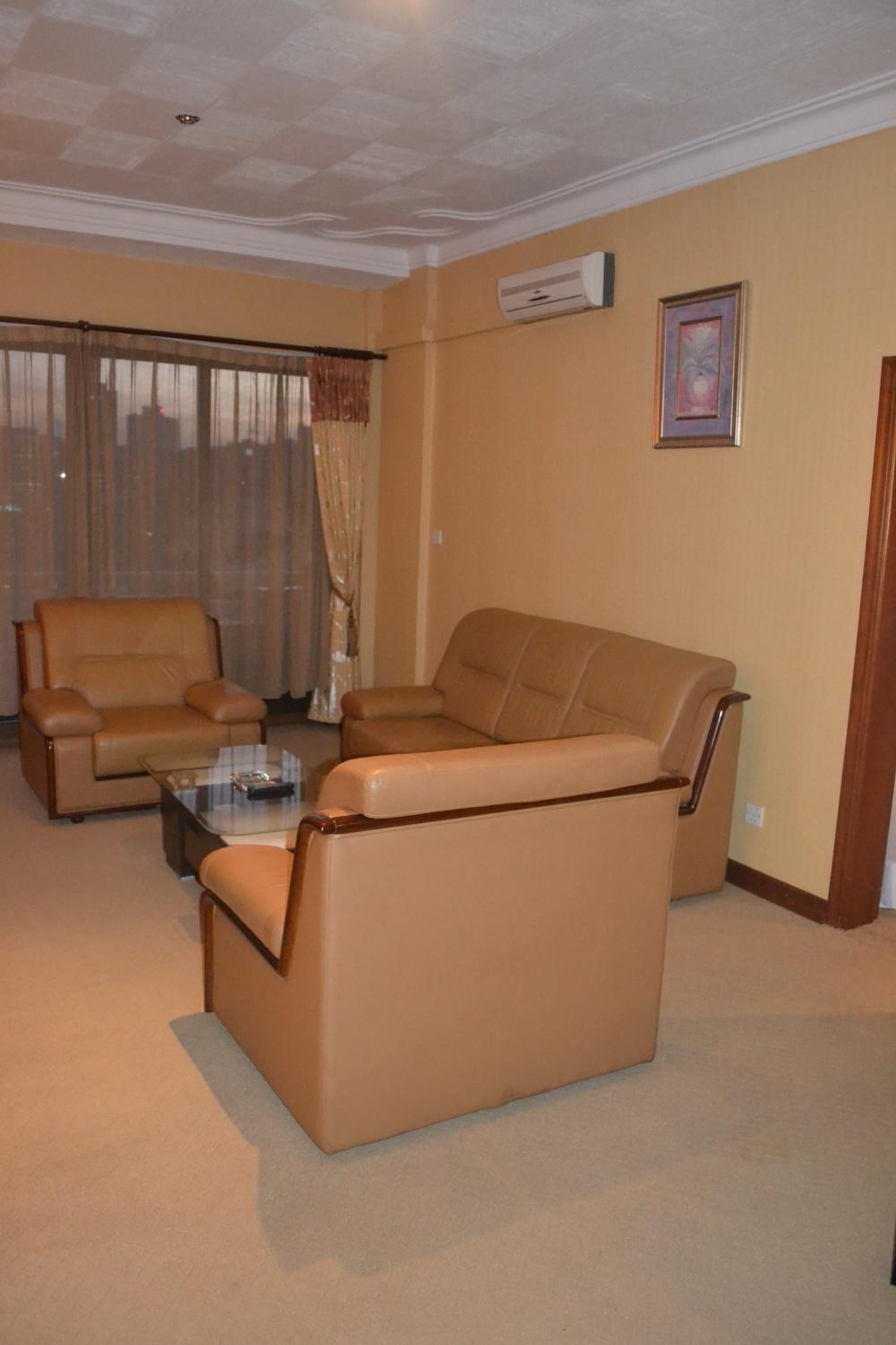 One-Bedroom Apartment photo 1