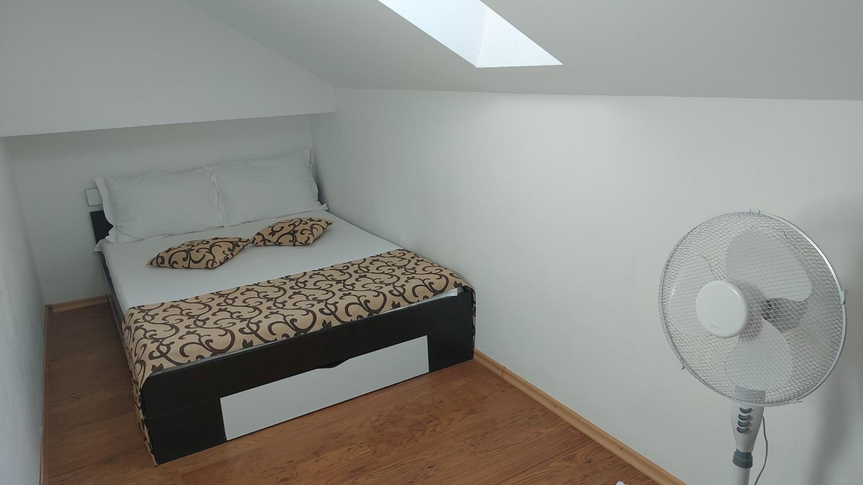 Standard Double Room with Shared Bathroom photo 3