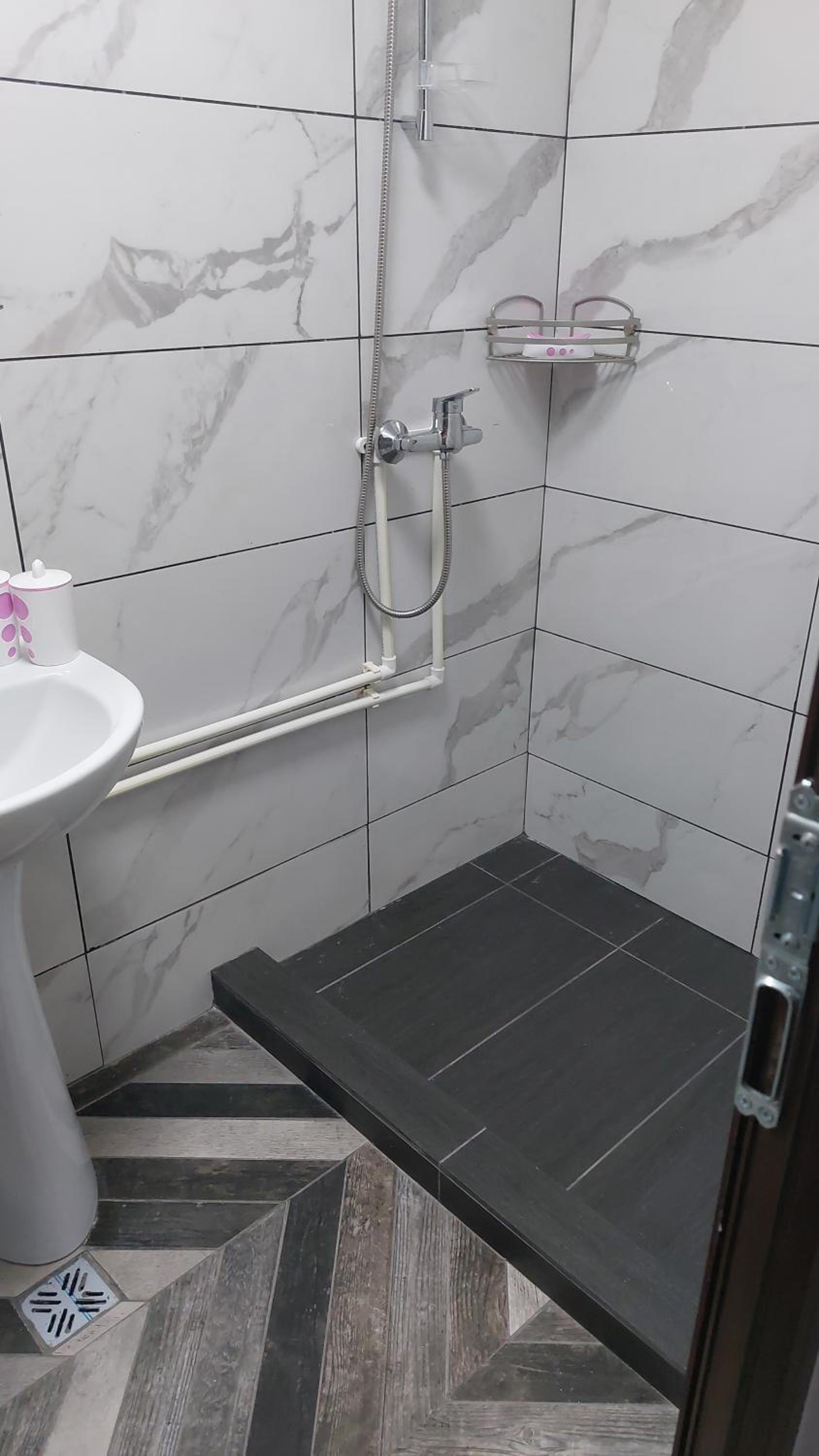 Double Room with Private Bathroom - Photo 8