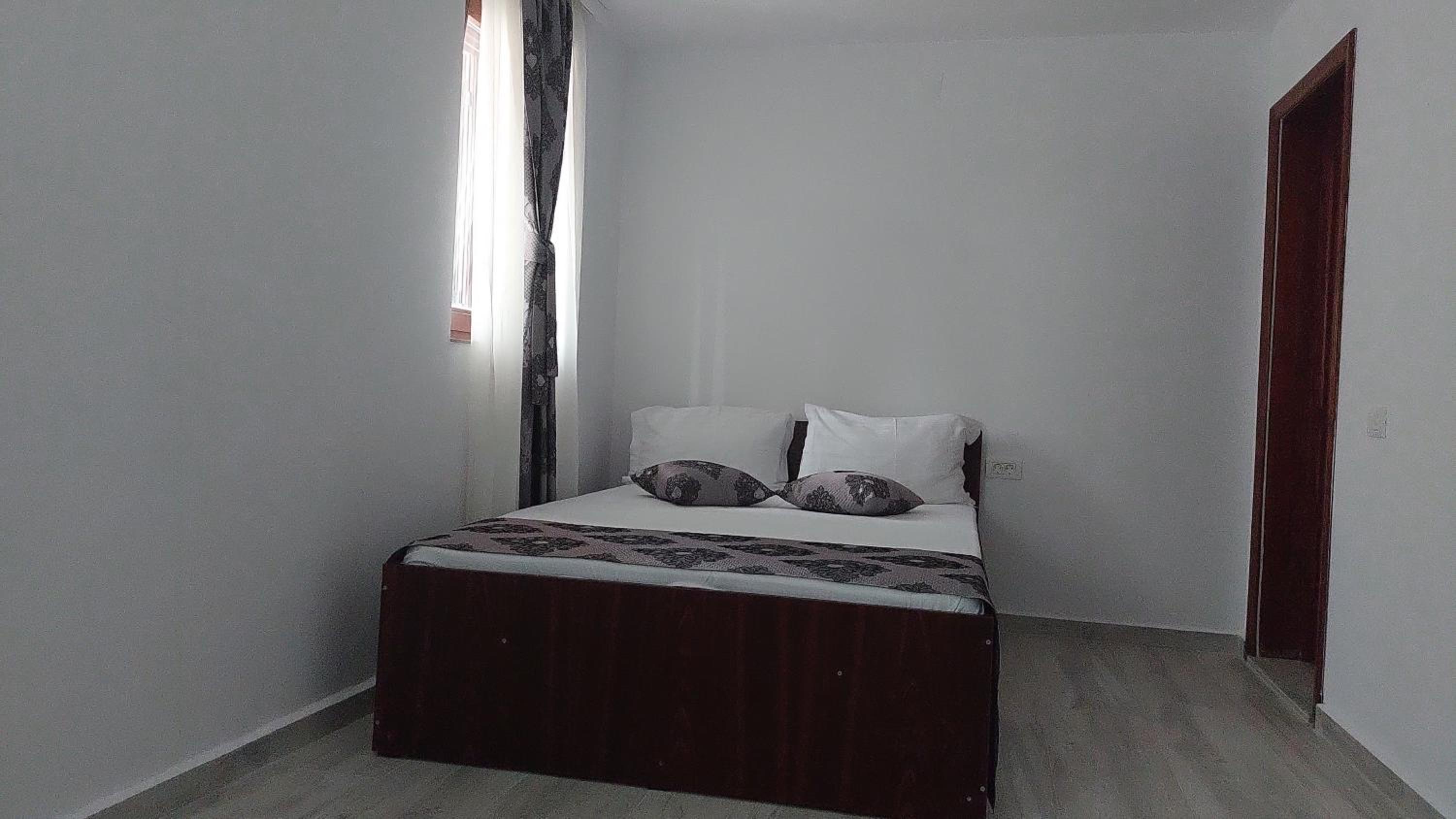 Double Room with Private Bathroom - Photo 9