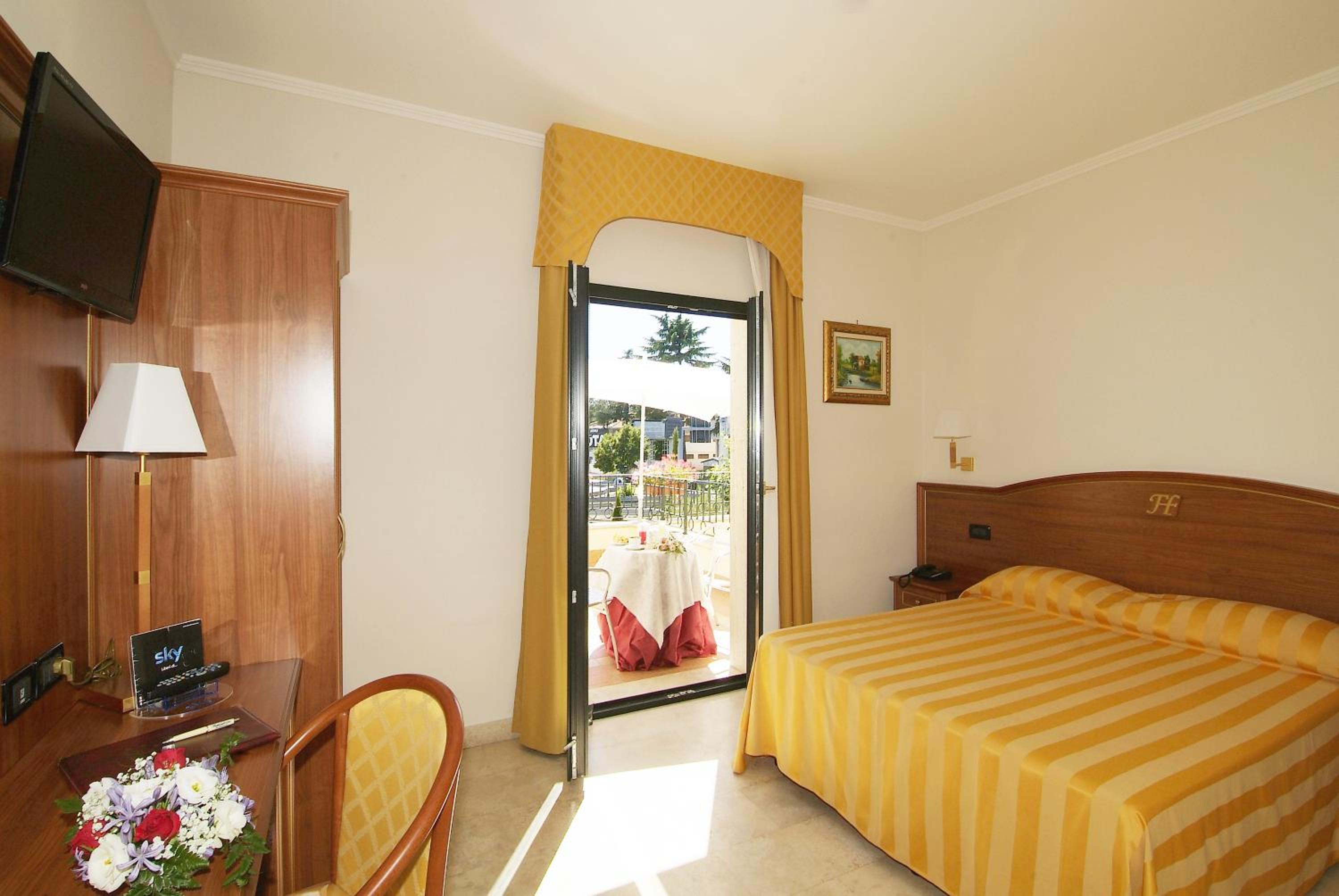 Double or Twin Room - Photo 4