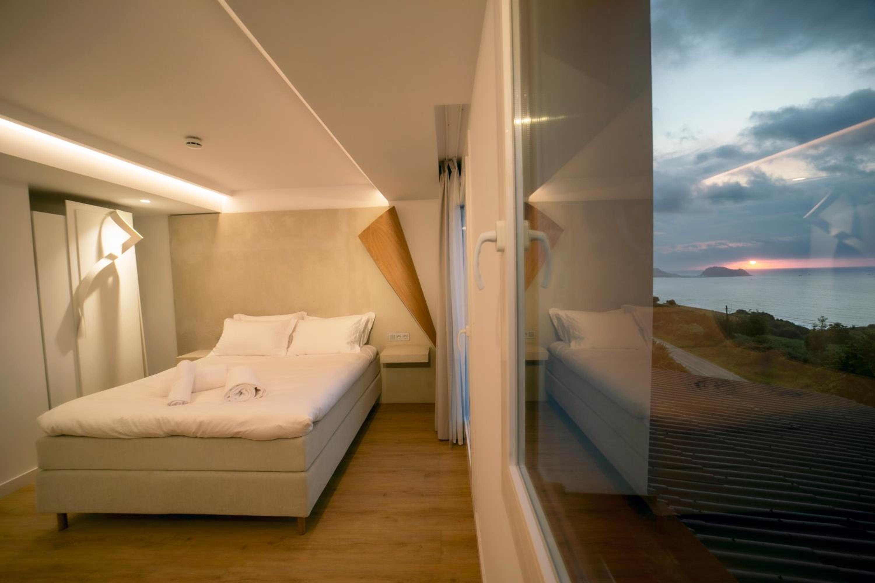 Double Room with Sea View - Photo 1