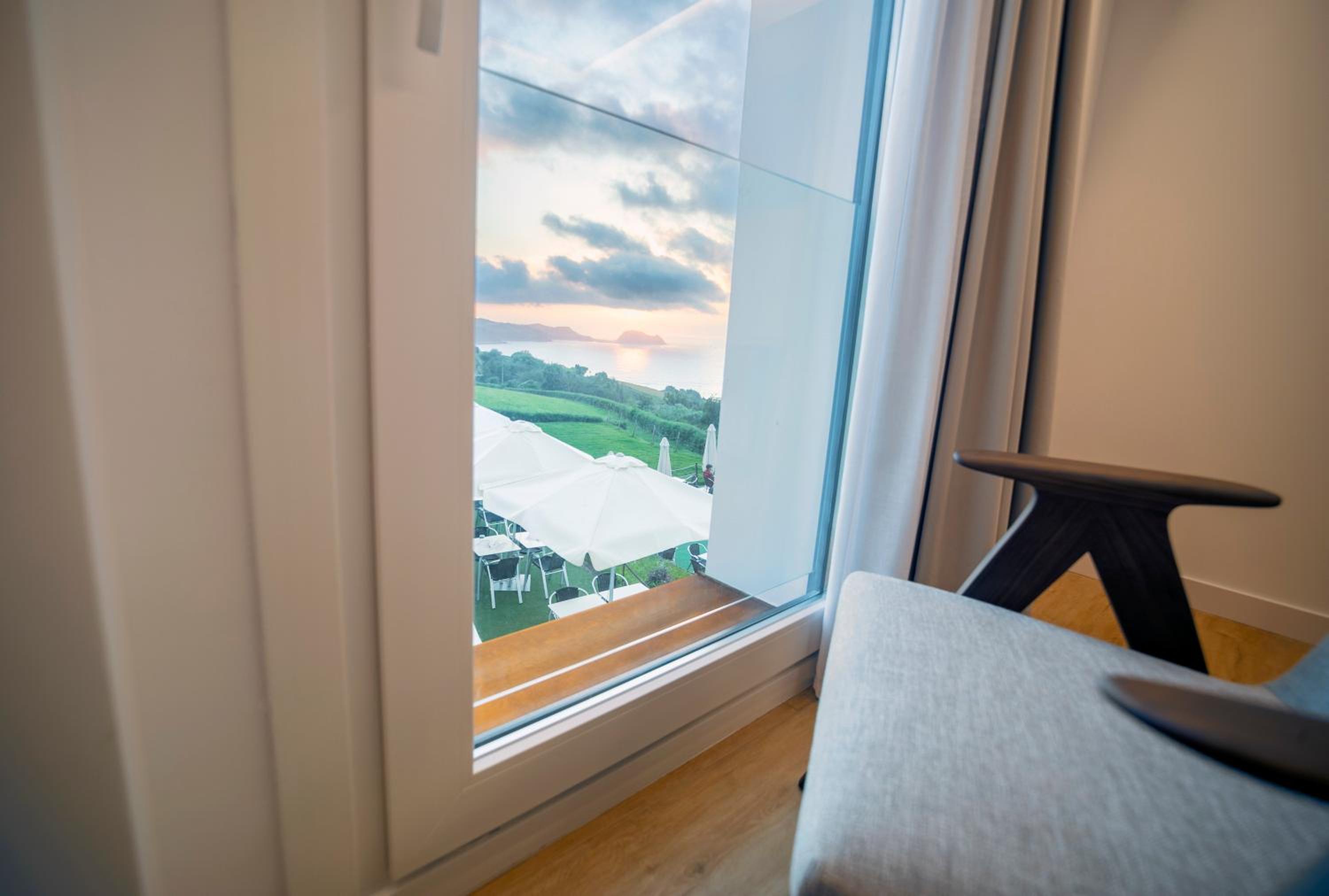 Double Room with Sea View - Photo 7