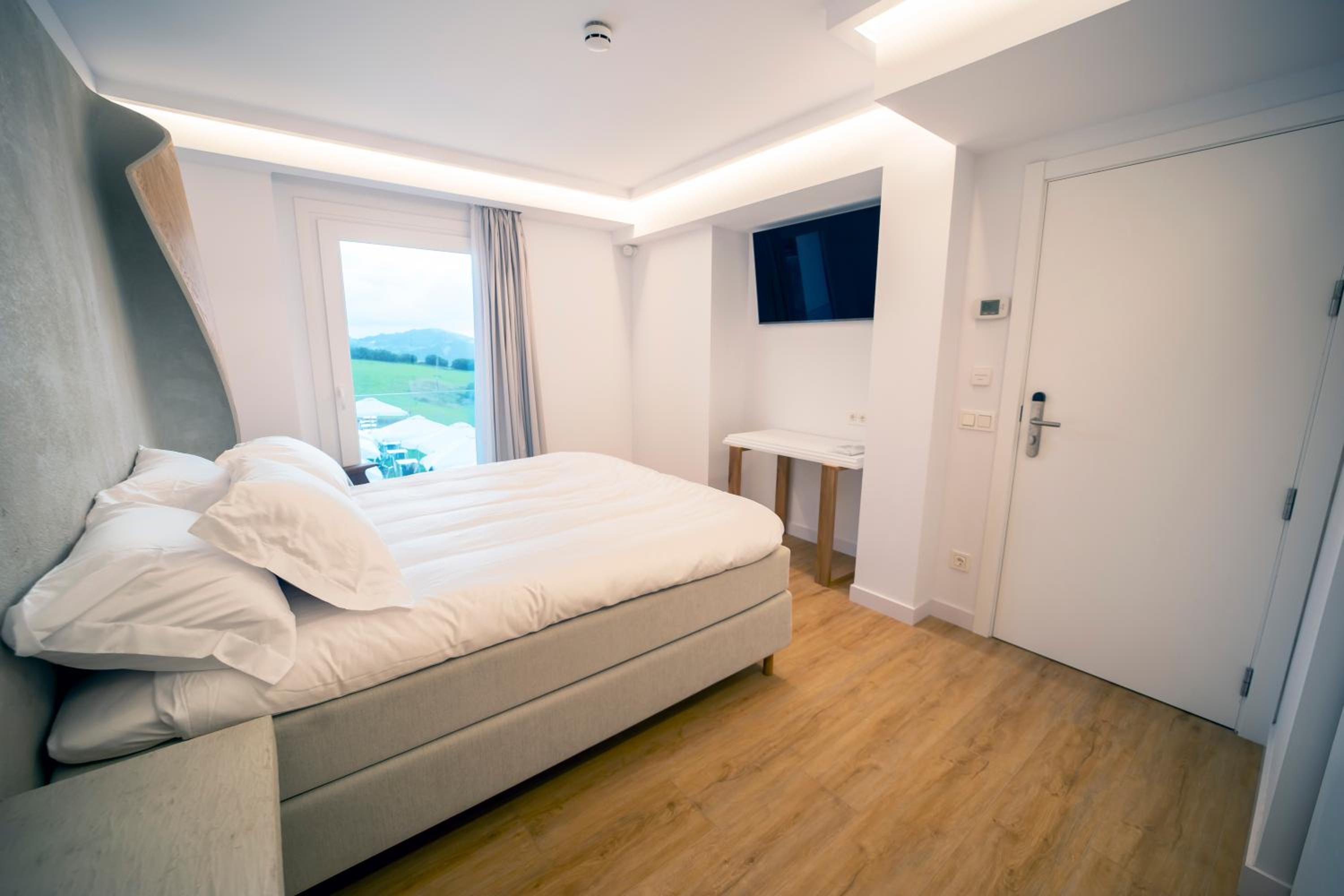 Double Room with Sea View - Photo 4