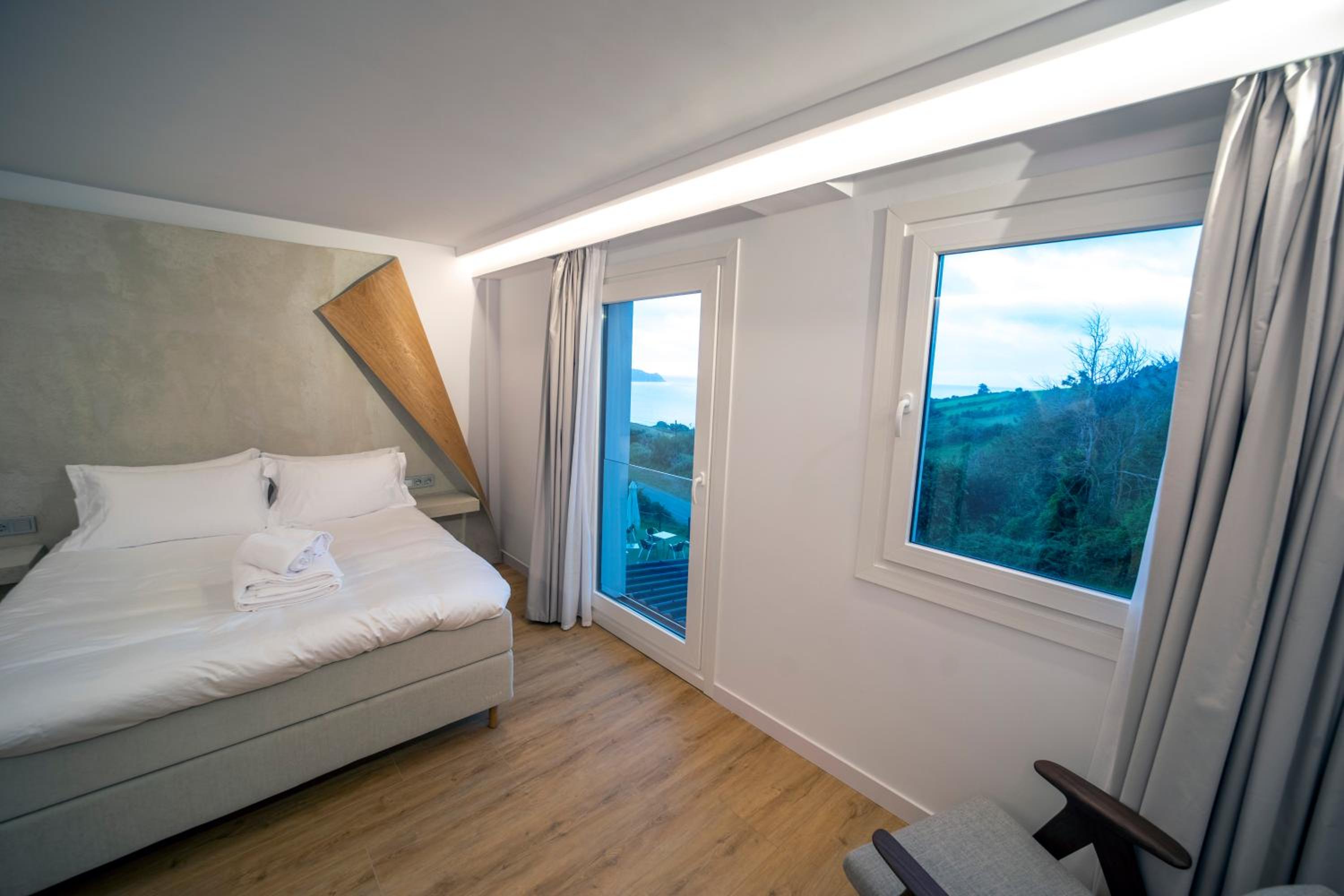 Double Room with Sea View - Photo 2