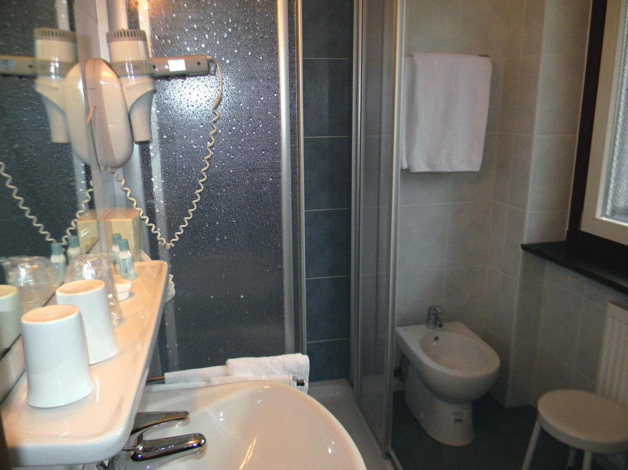 Standard Double or Twin Room photo 3