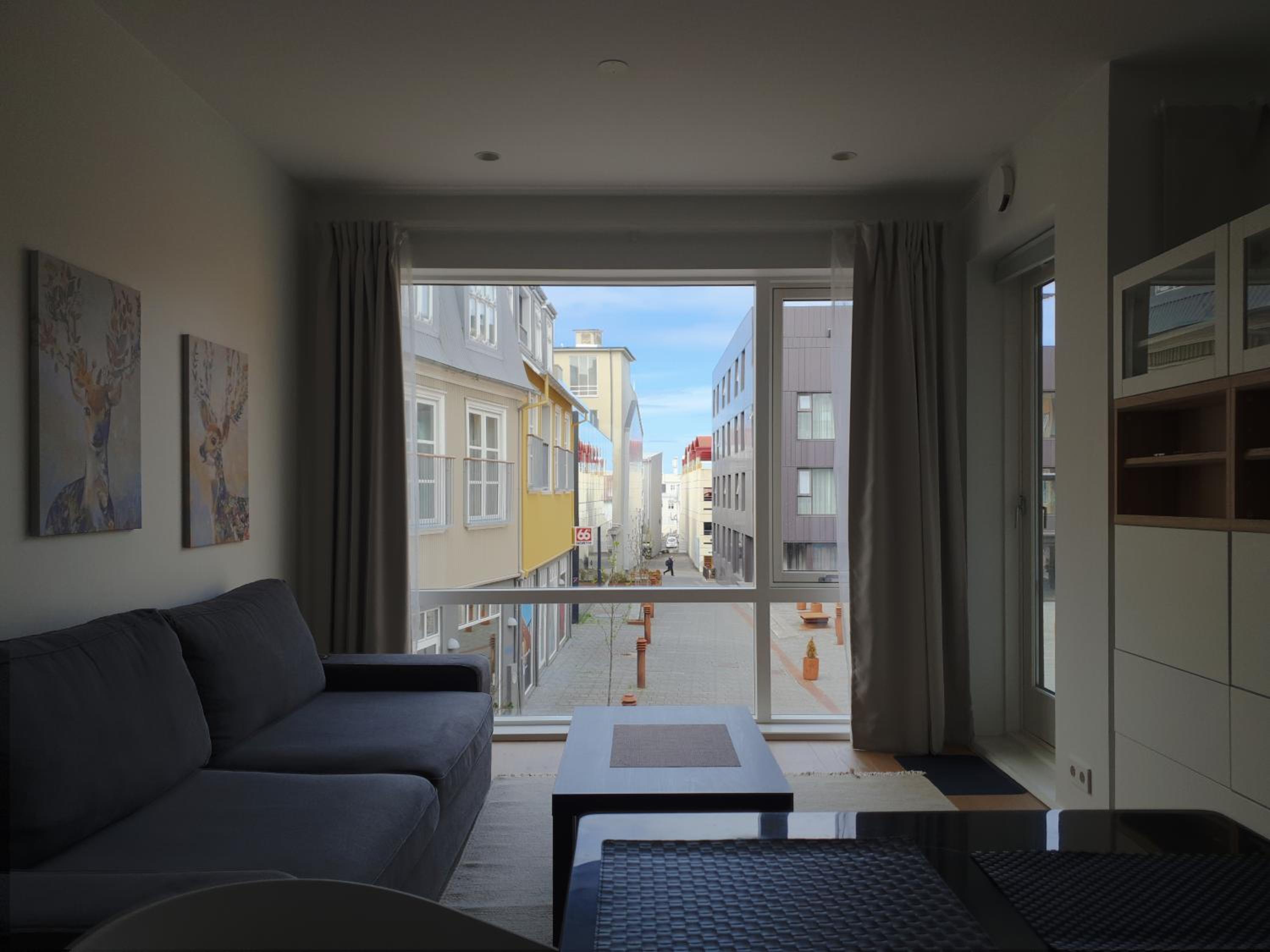 Apartment with Balcony - Photo 9