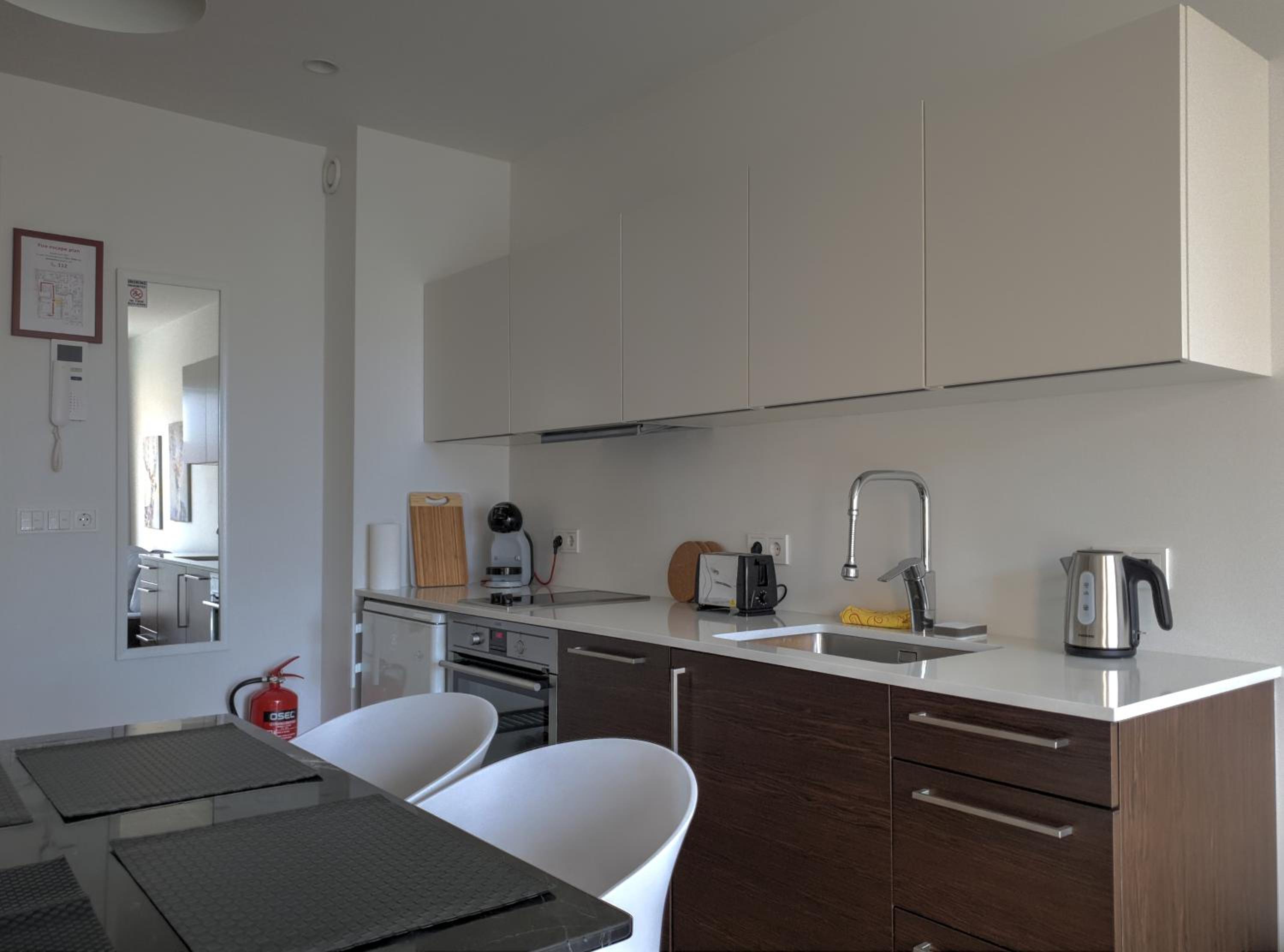 Apartment with Balcony - Photo 10