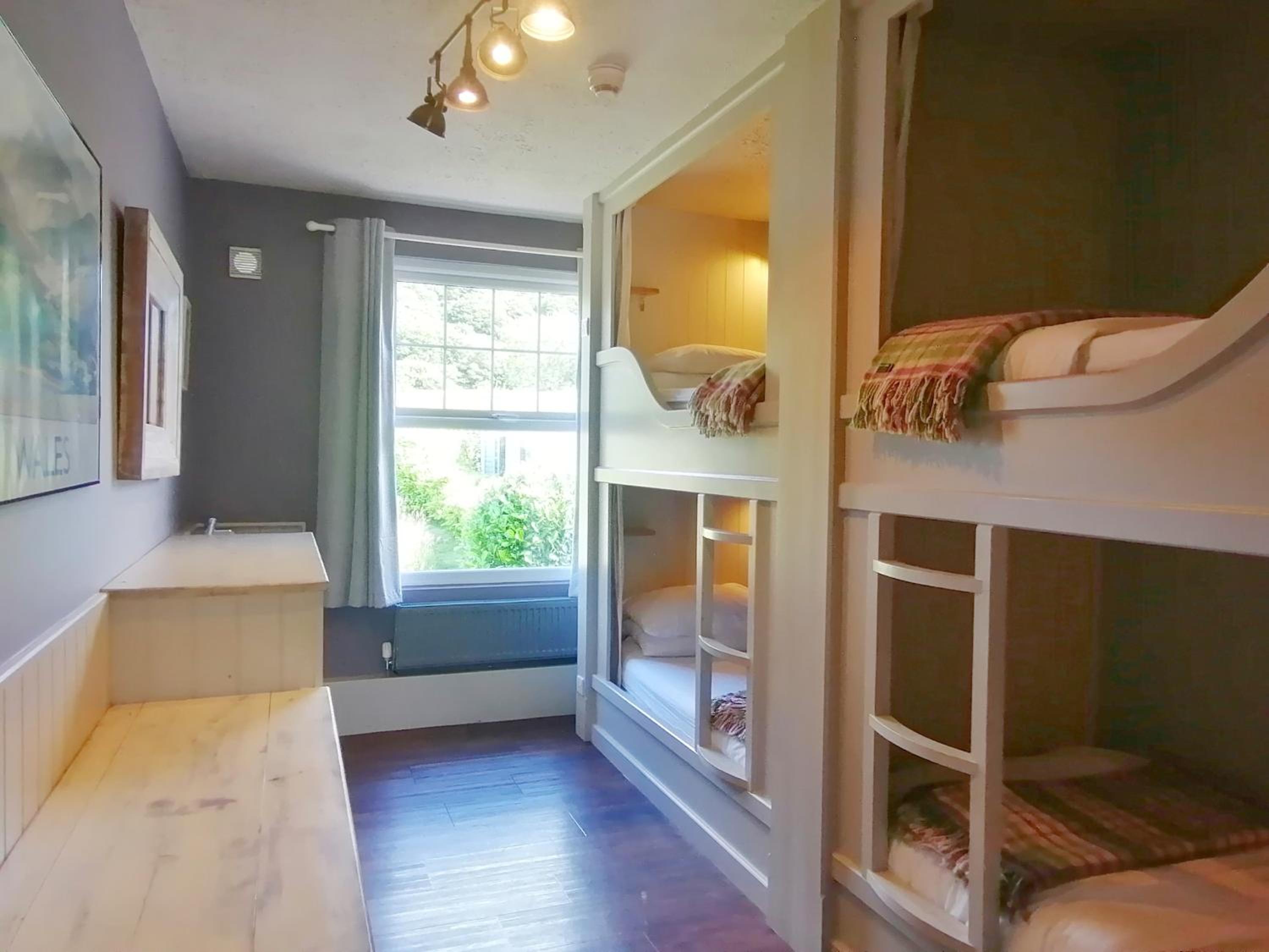 Quadruple Room with Mountain View - Photo 1