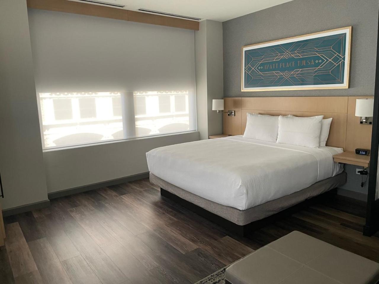 Standard King Room with Sofa Bed - Photo 4