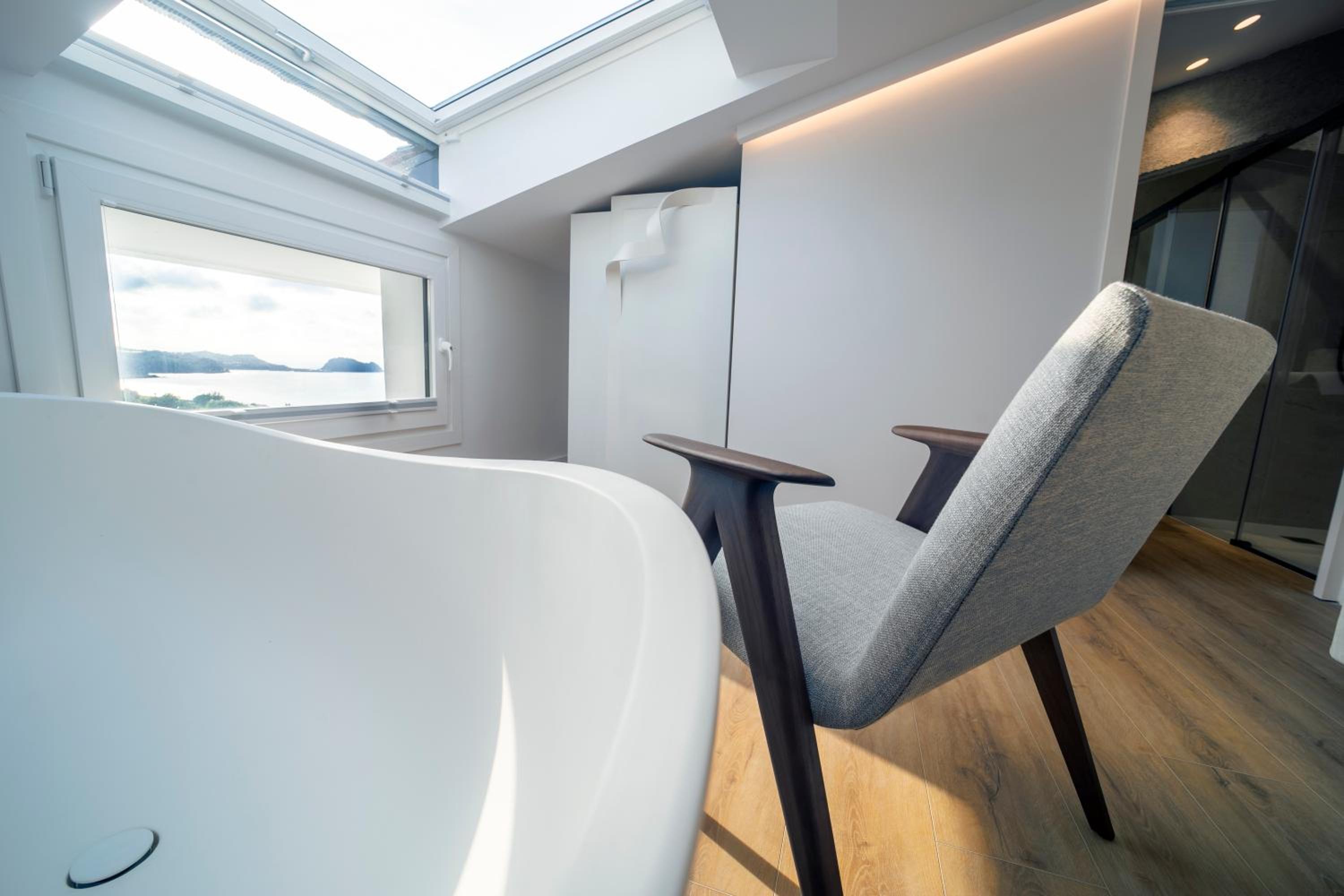 Deluxe Double Room with Sea View - Photo 1