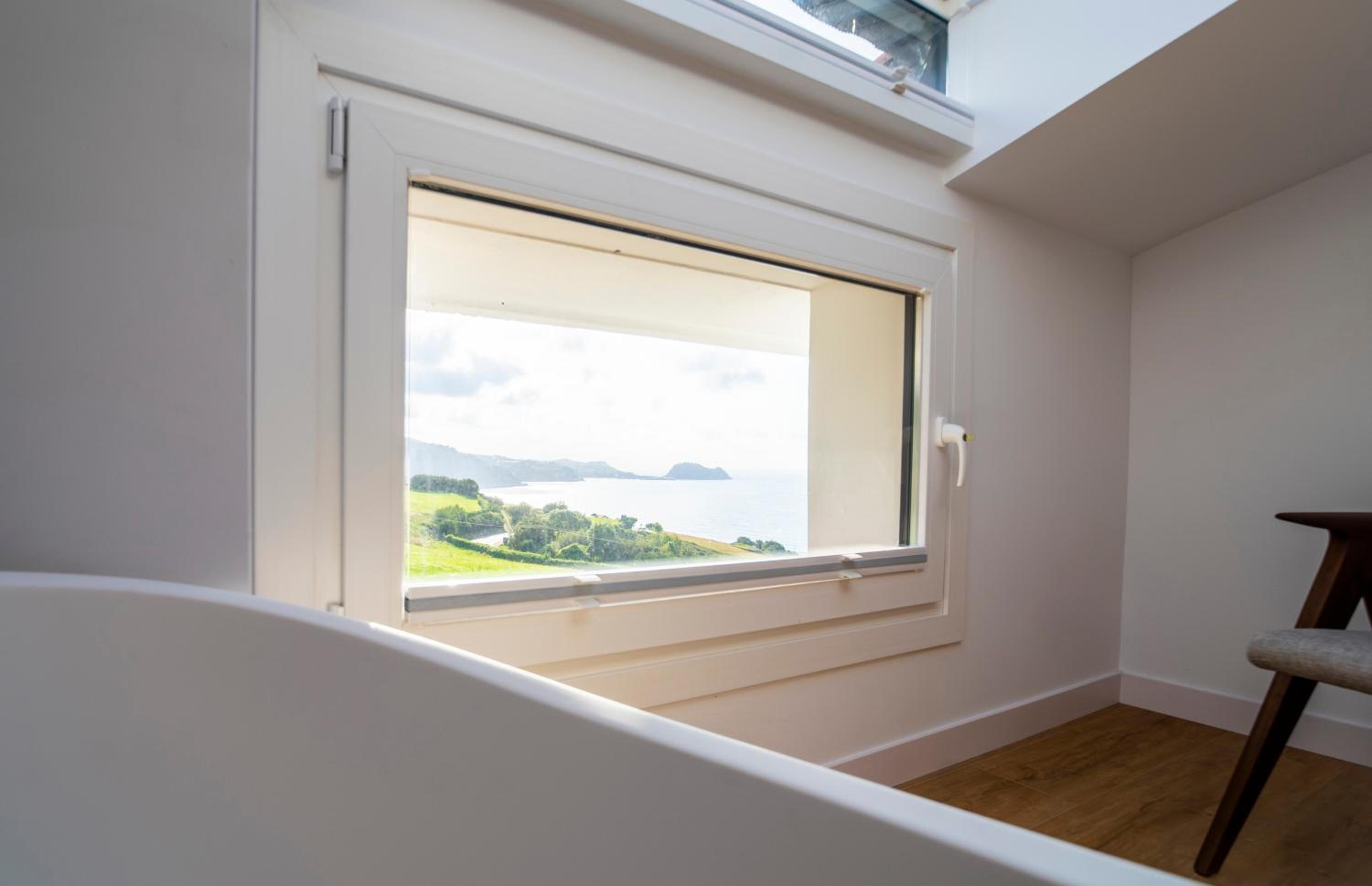 Deluxe Double Room with Sea View - Photo 12