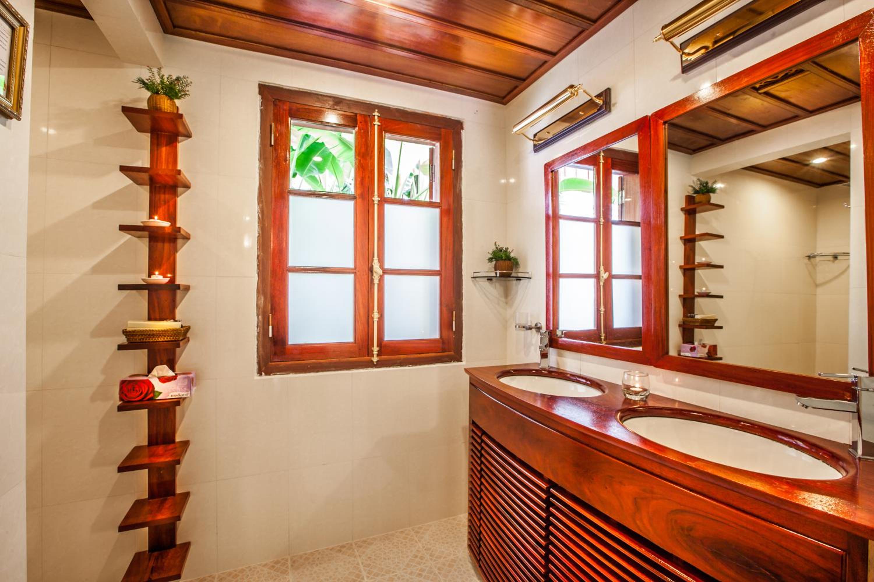 Junior Suite with Mekong River View photo 2