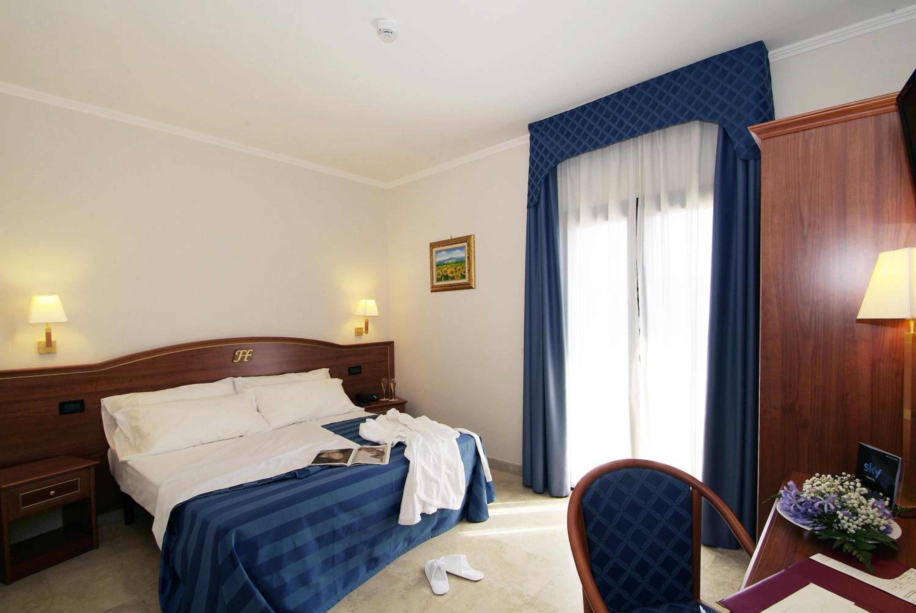 Double or Twin Room - Photo 5