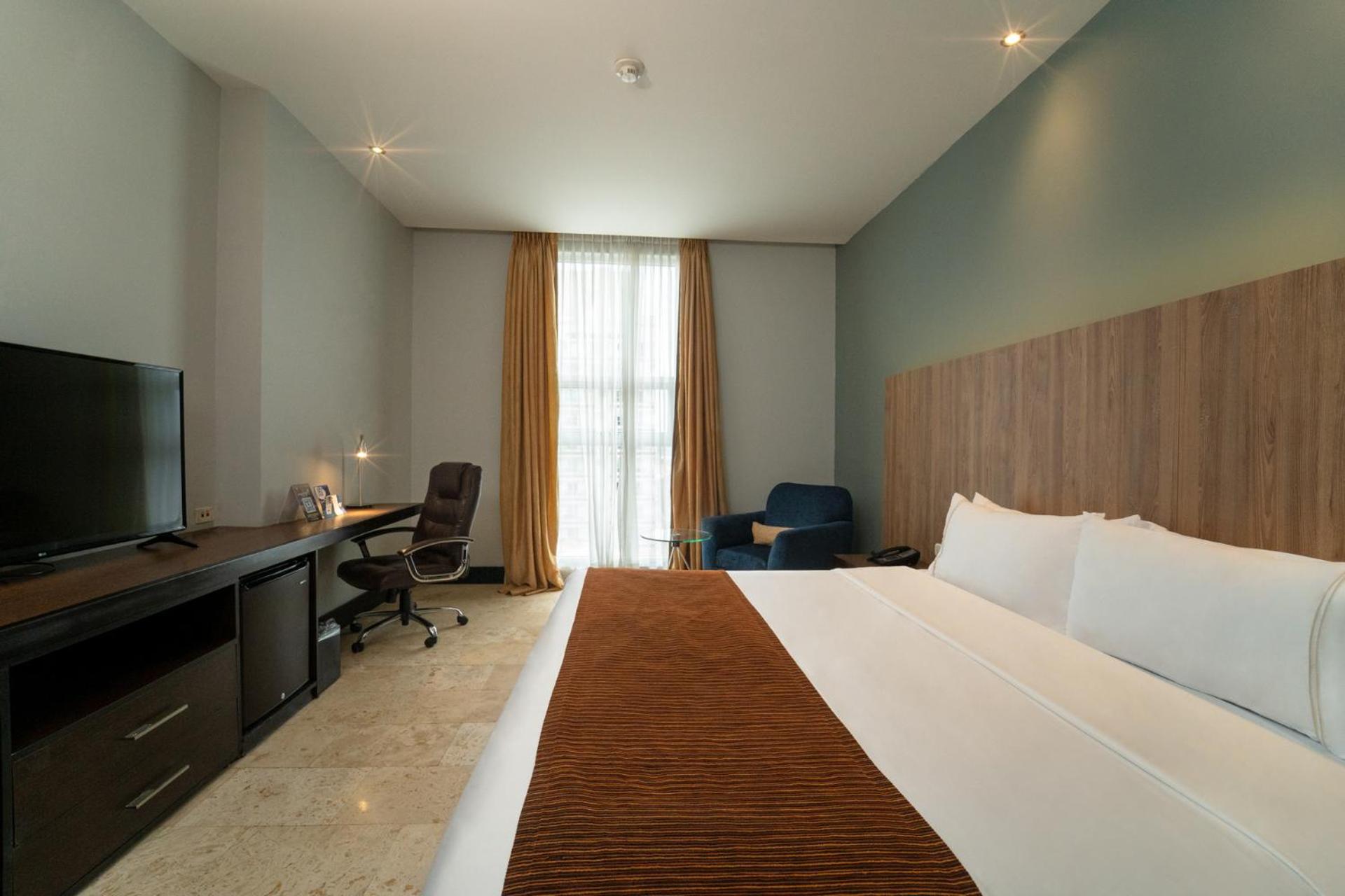 Deluxe King Room - Photo 3