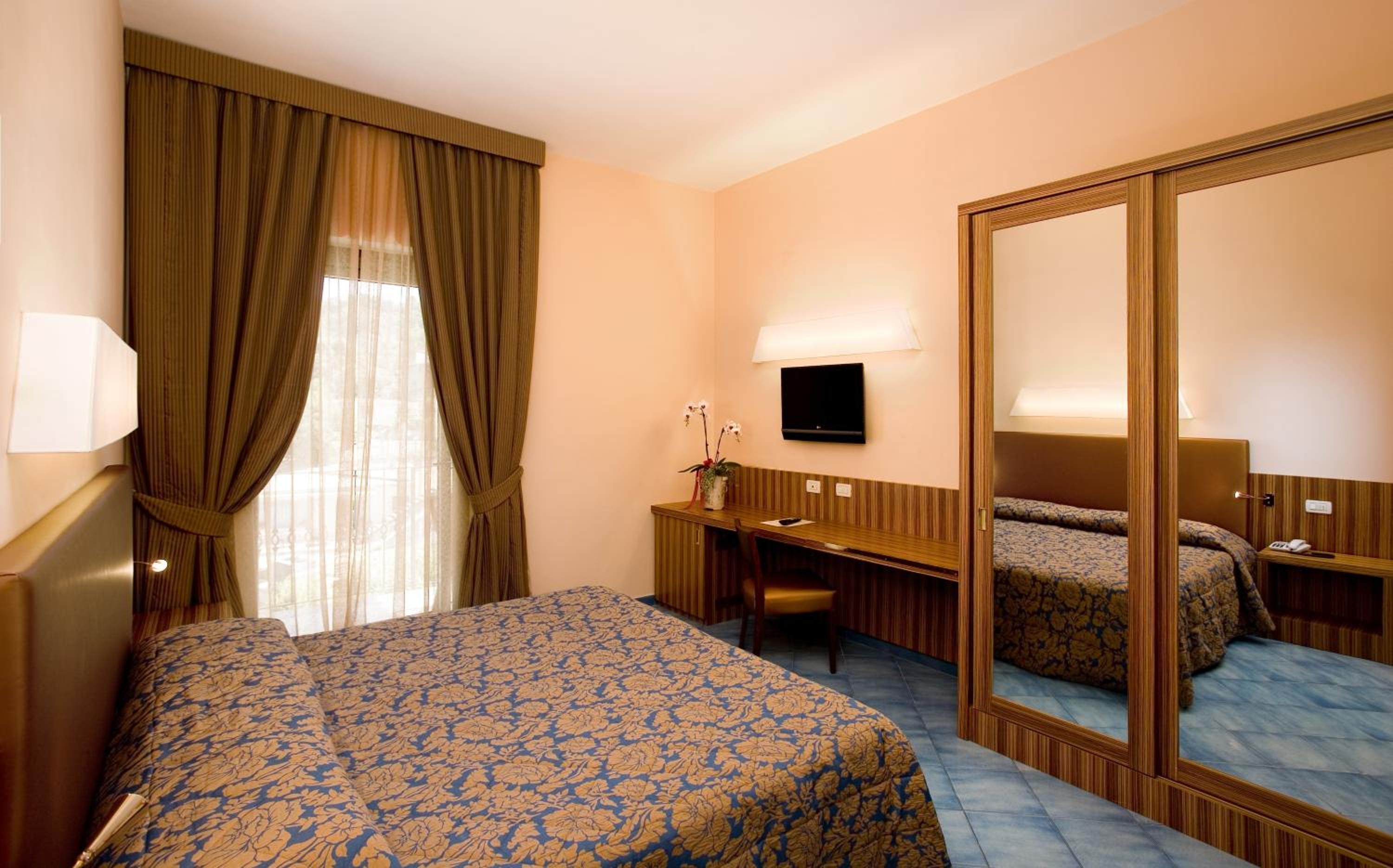 Classic Double Room - Photo 5