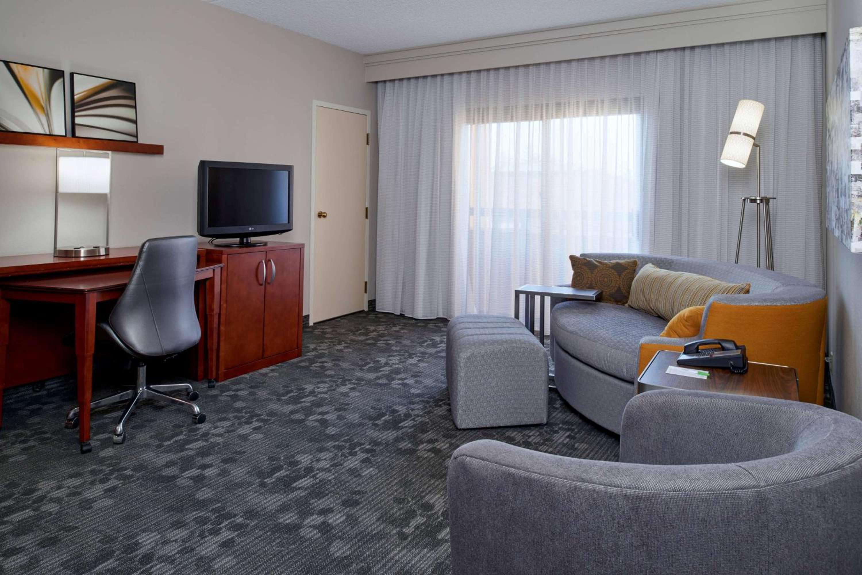 One Bedroom Suite King - Photo 2