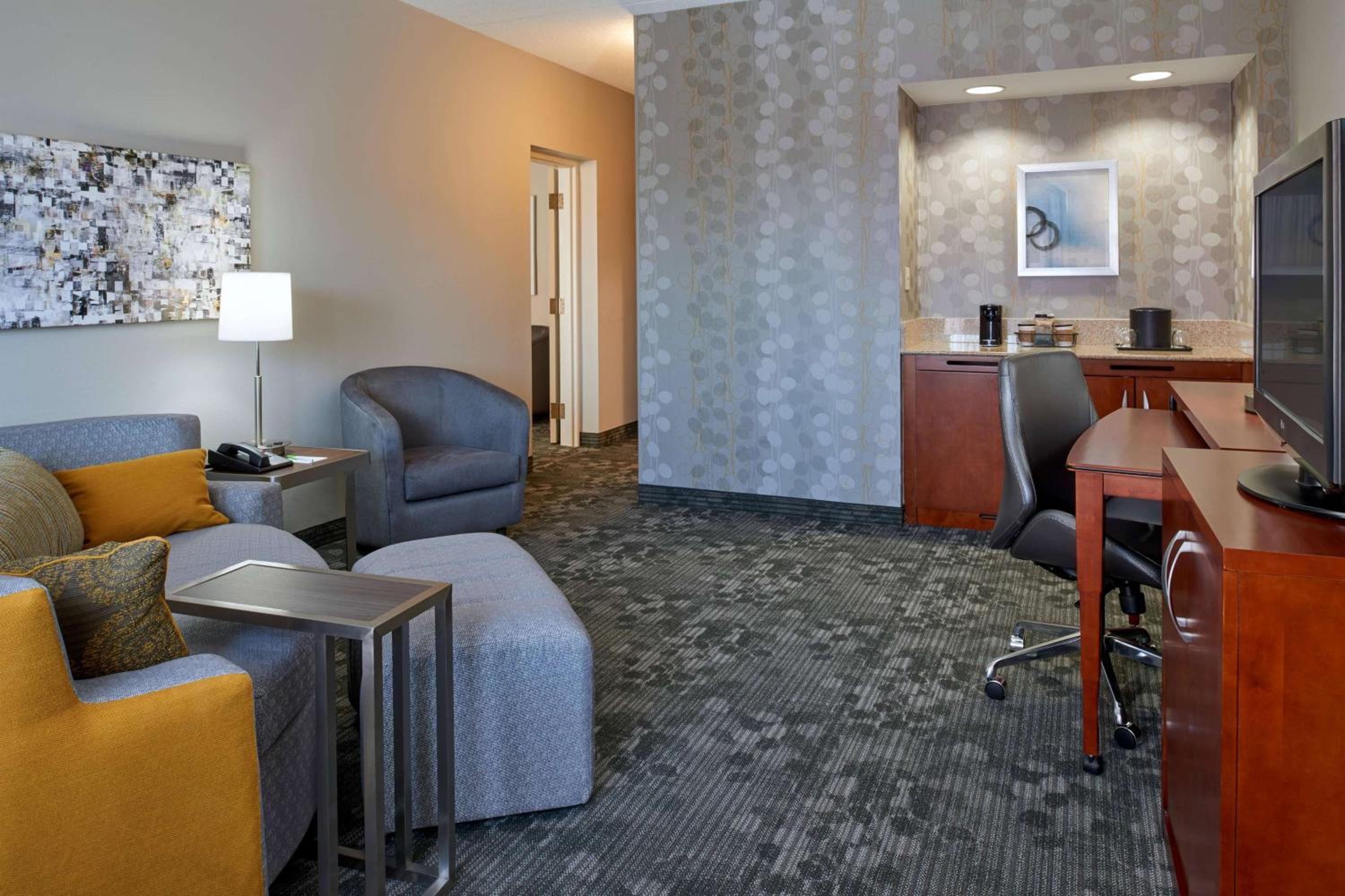 One Bedroom Suite King - Photo 5