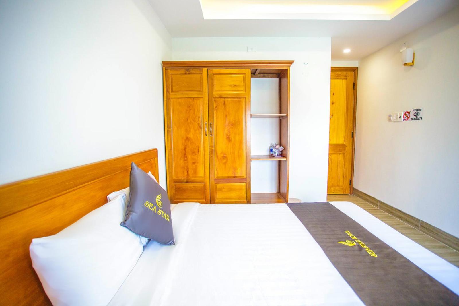 Standard King Room photo 3