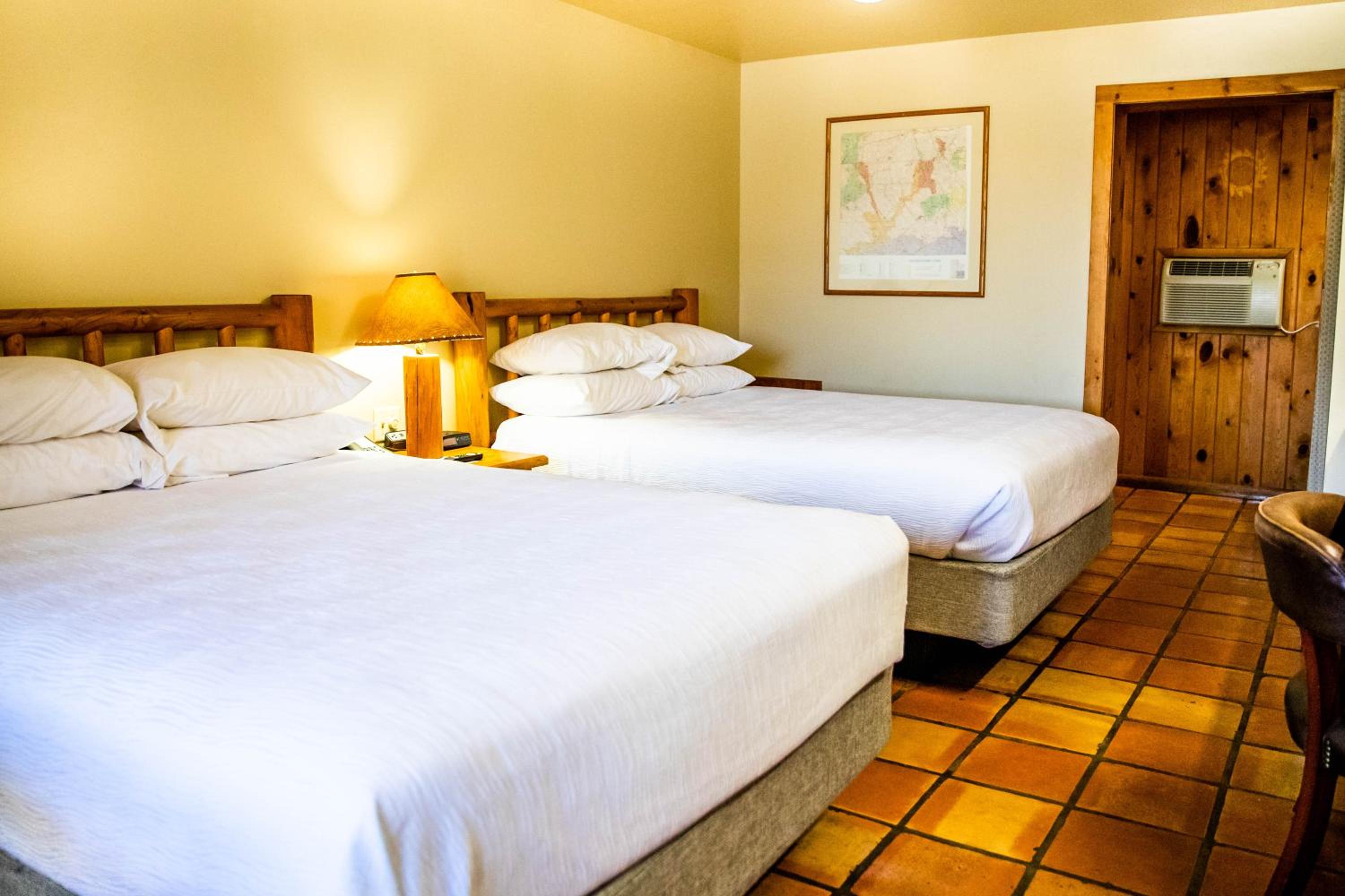 Standard Queen Room with Two Queen Beds - Pet Friendly photo 1