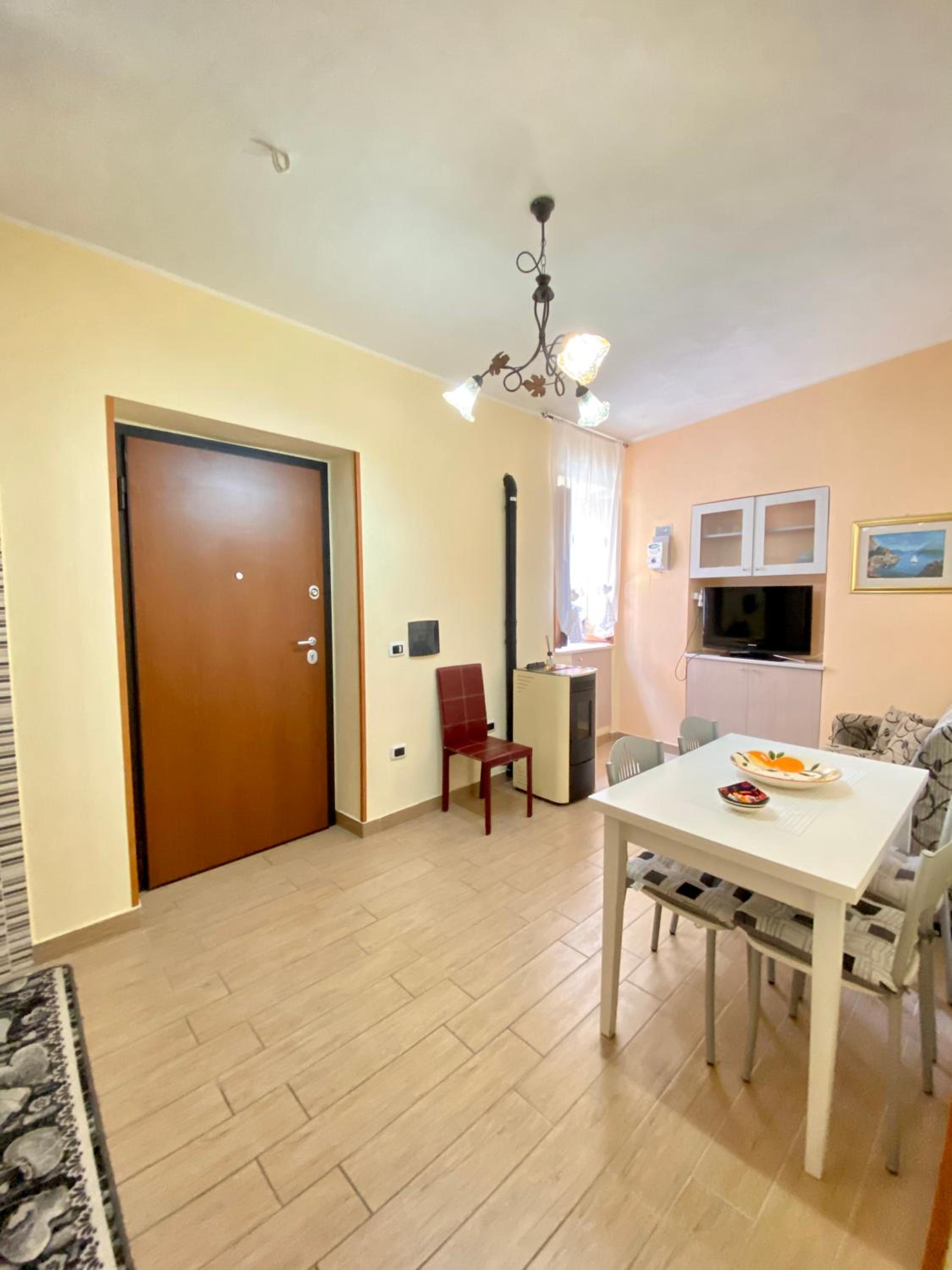 One-Bedroom Apartment photo 3