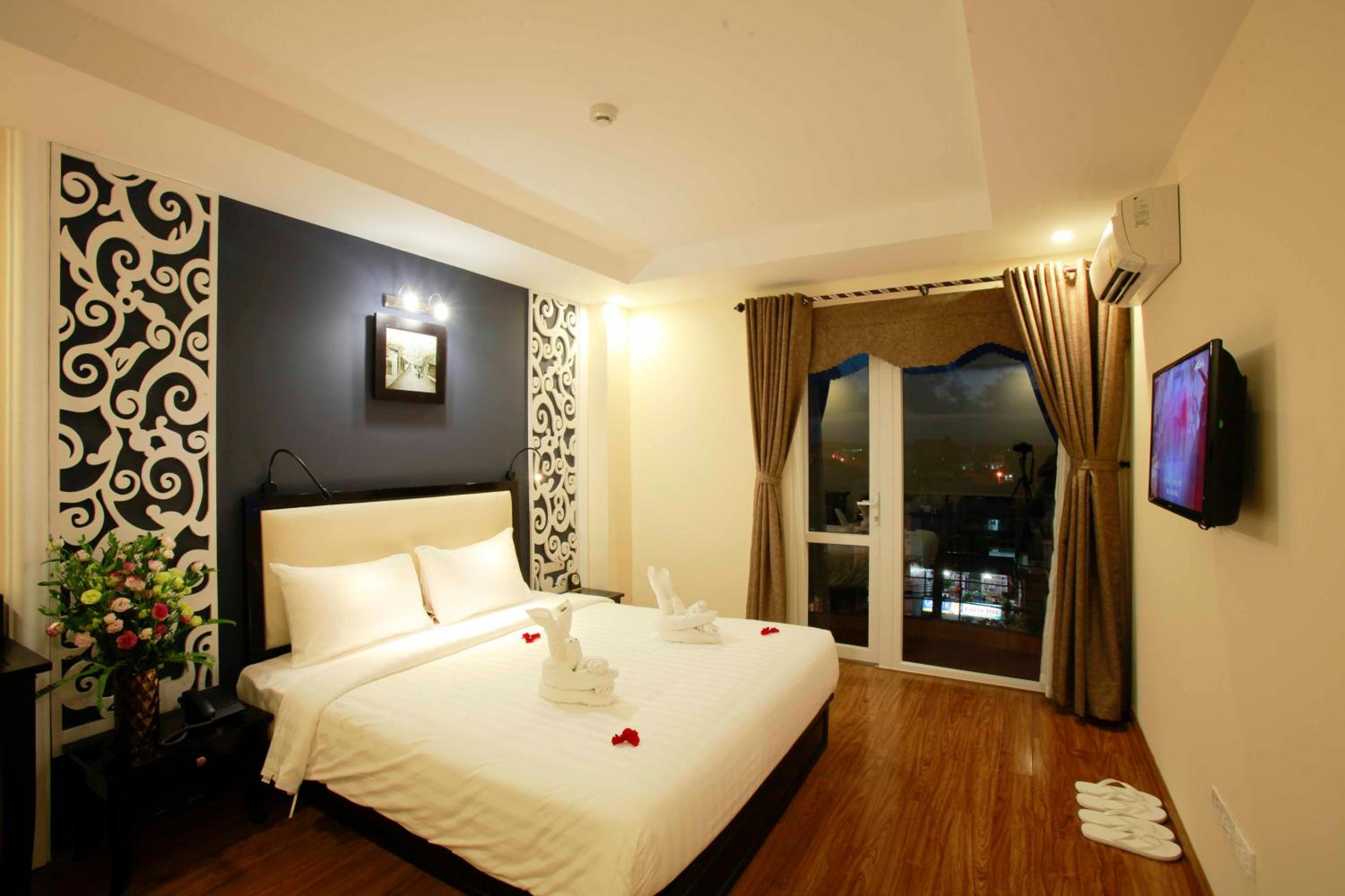 Deluxe Double Room with Balcony photo 2