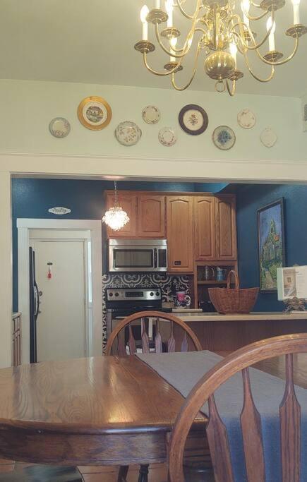 Three-Bedroom House - Photo 23