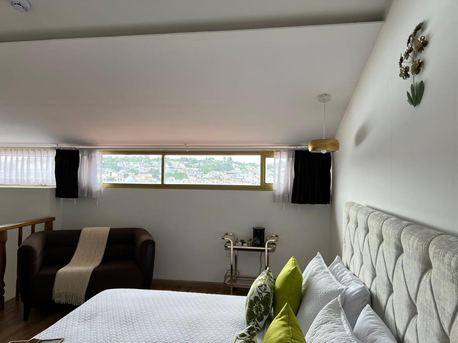 King Suite with Balcony photo 3