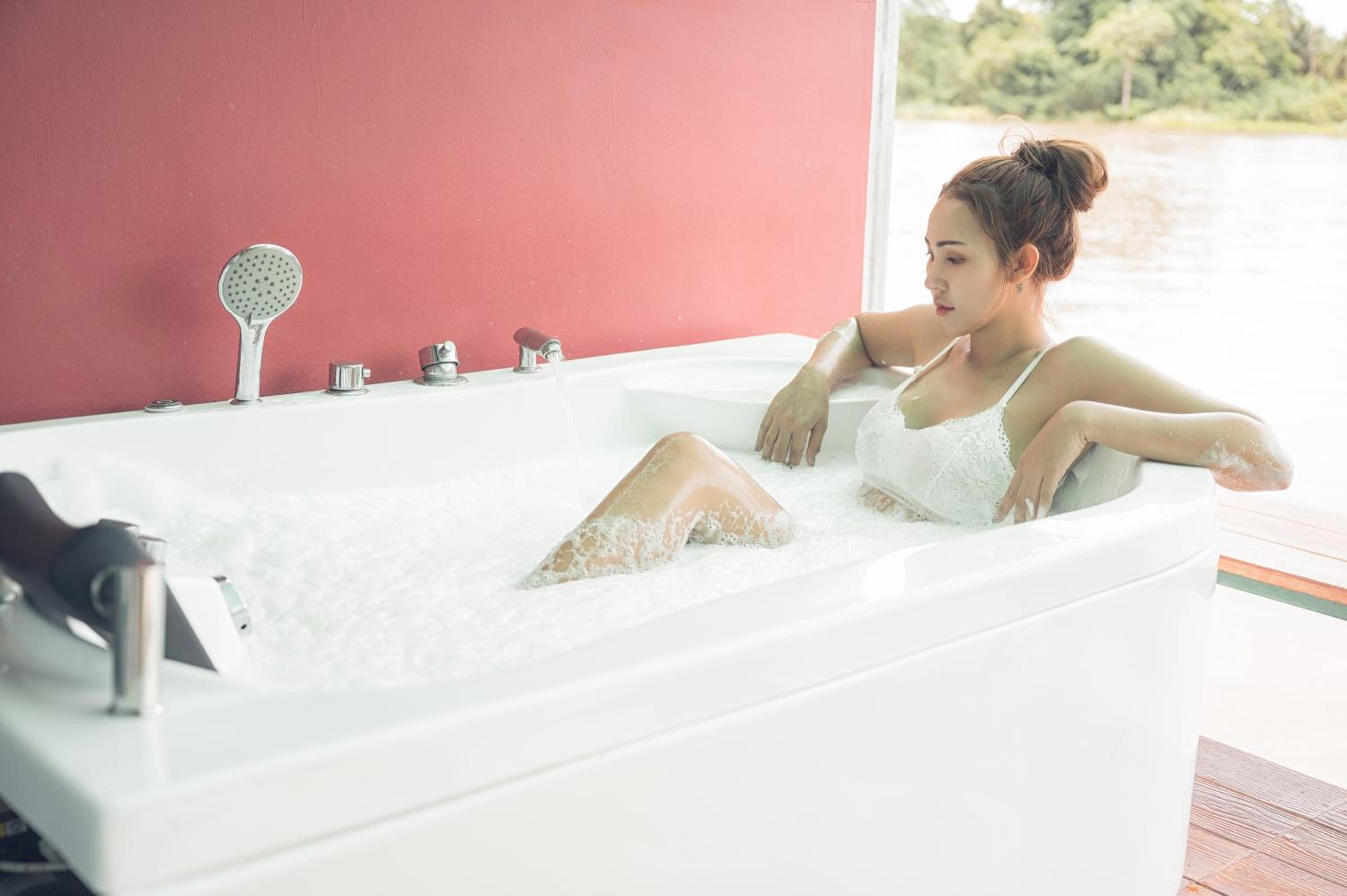 King Room with Spa Bath - Photo 2