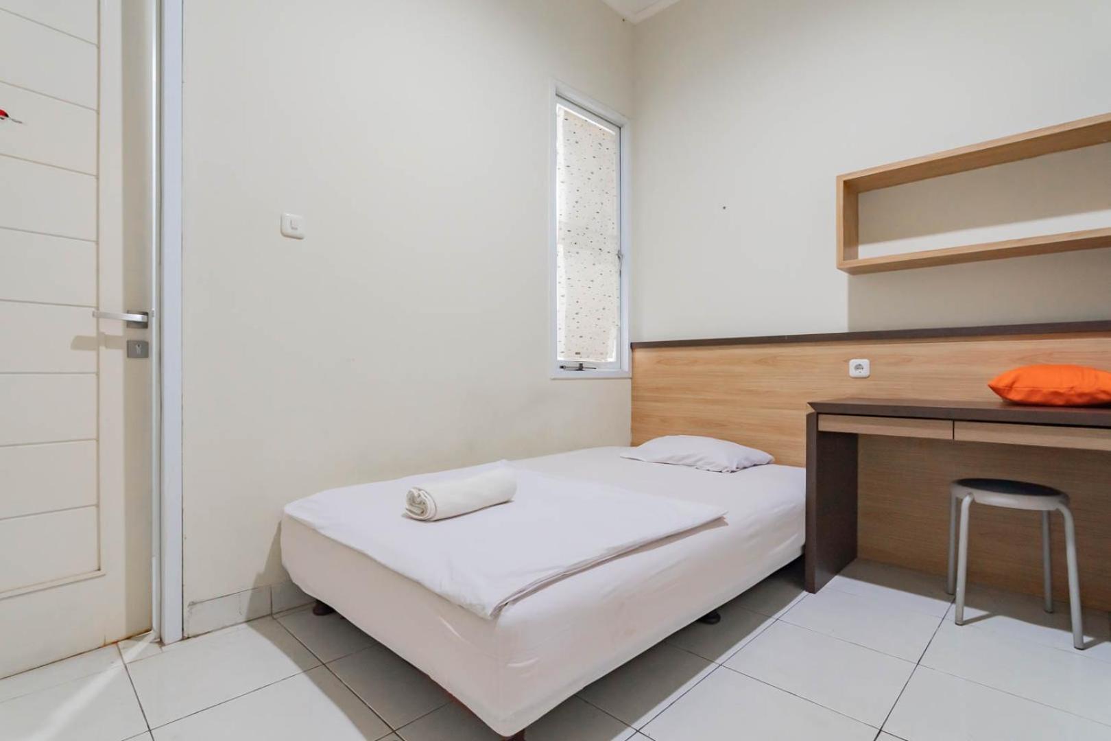 Budget Single Room photo 2