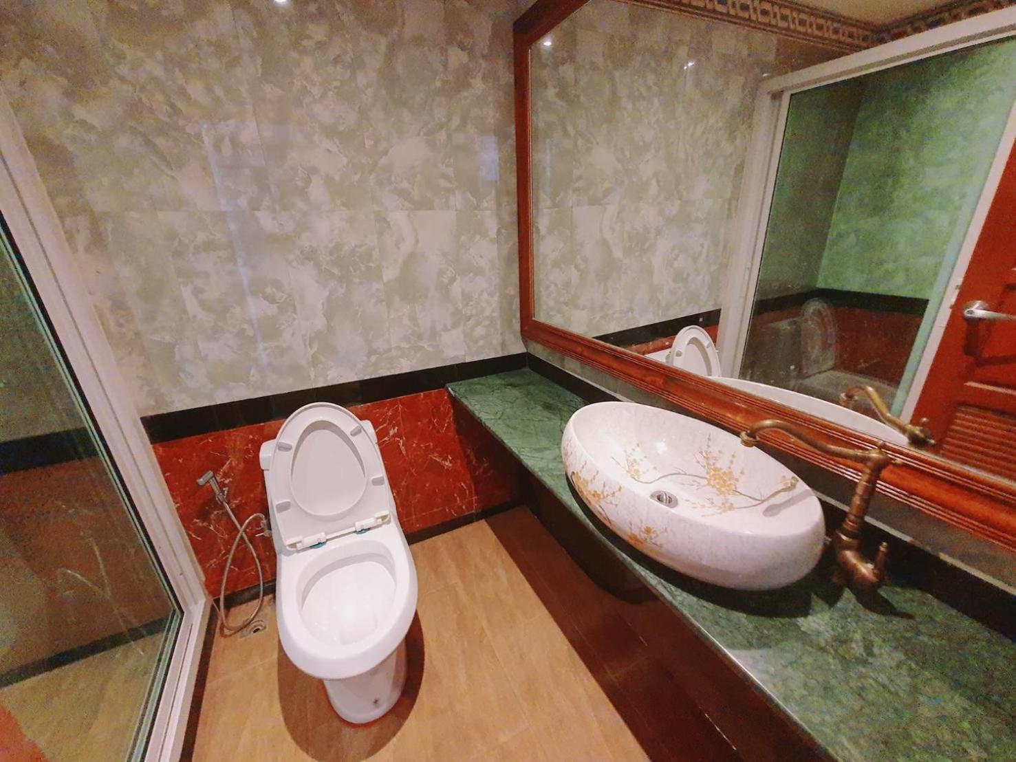 King Room with Spa Bath - Photo 13