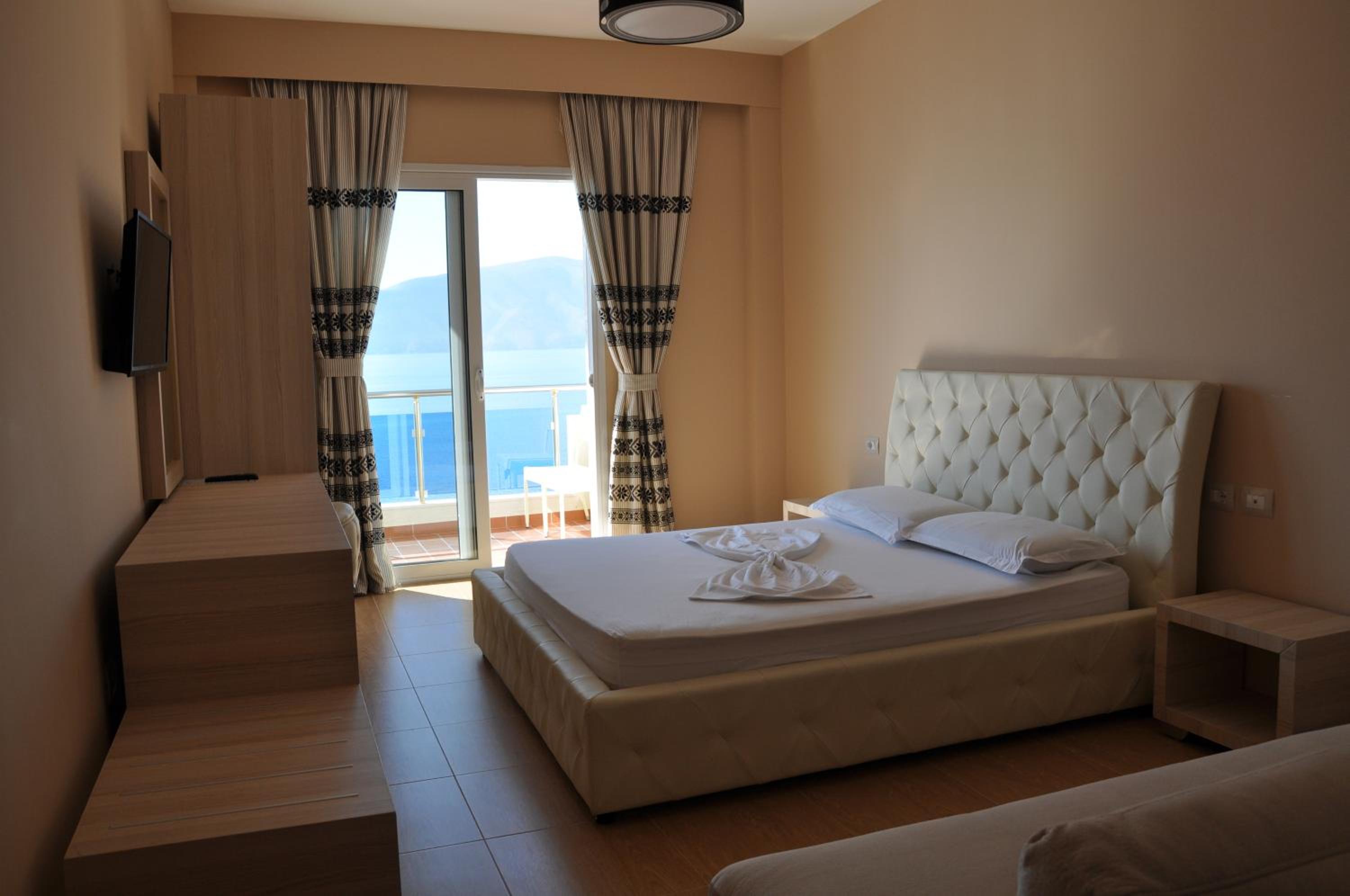 Triple Room with Balcony and Sea View