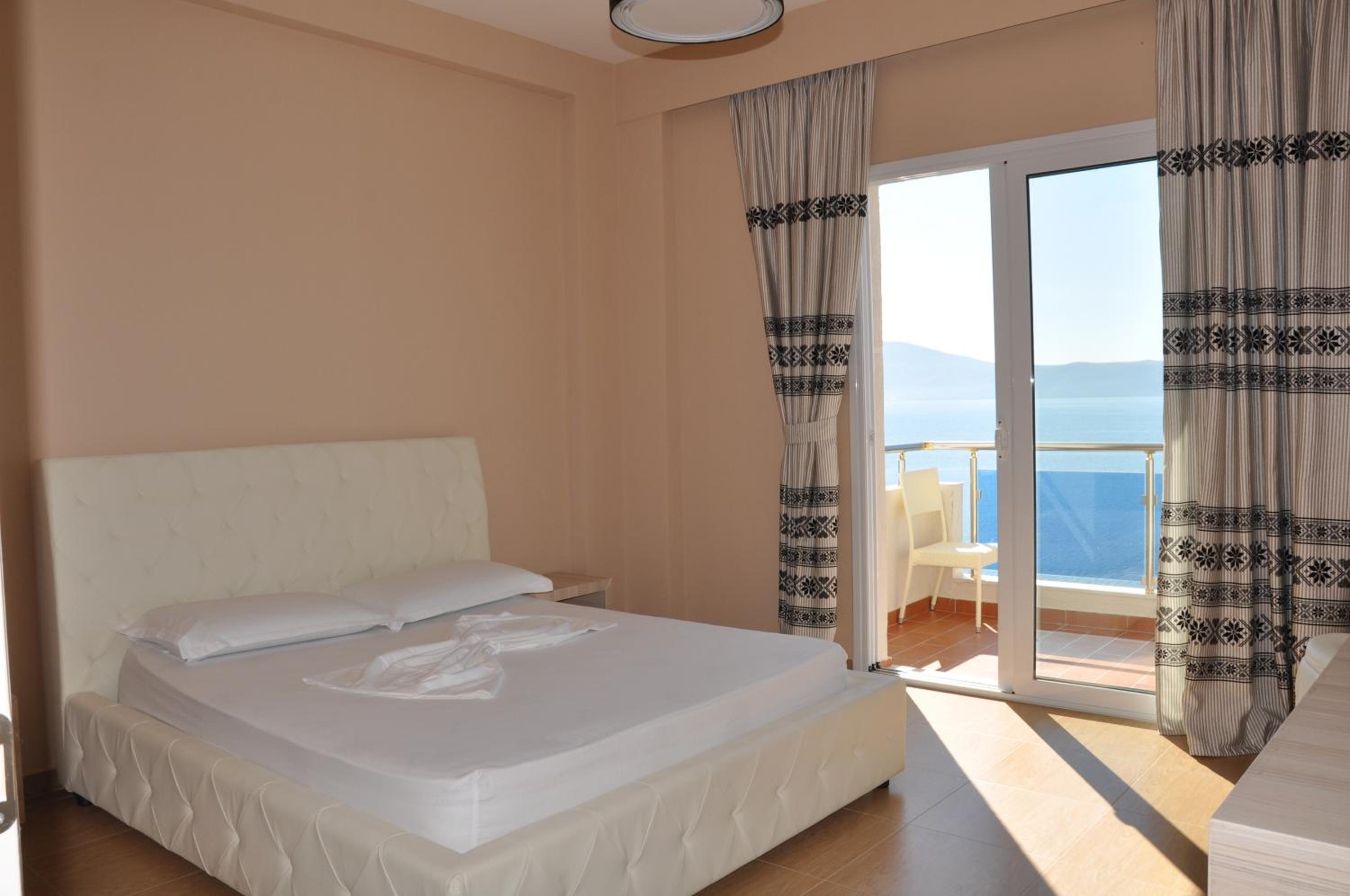 Family Suite with Balcony and Sea View (4 adults)