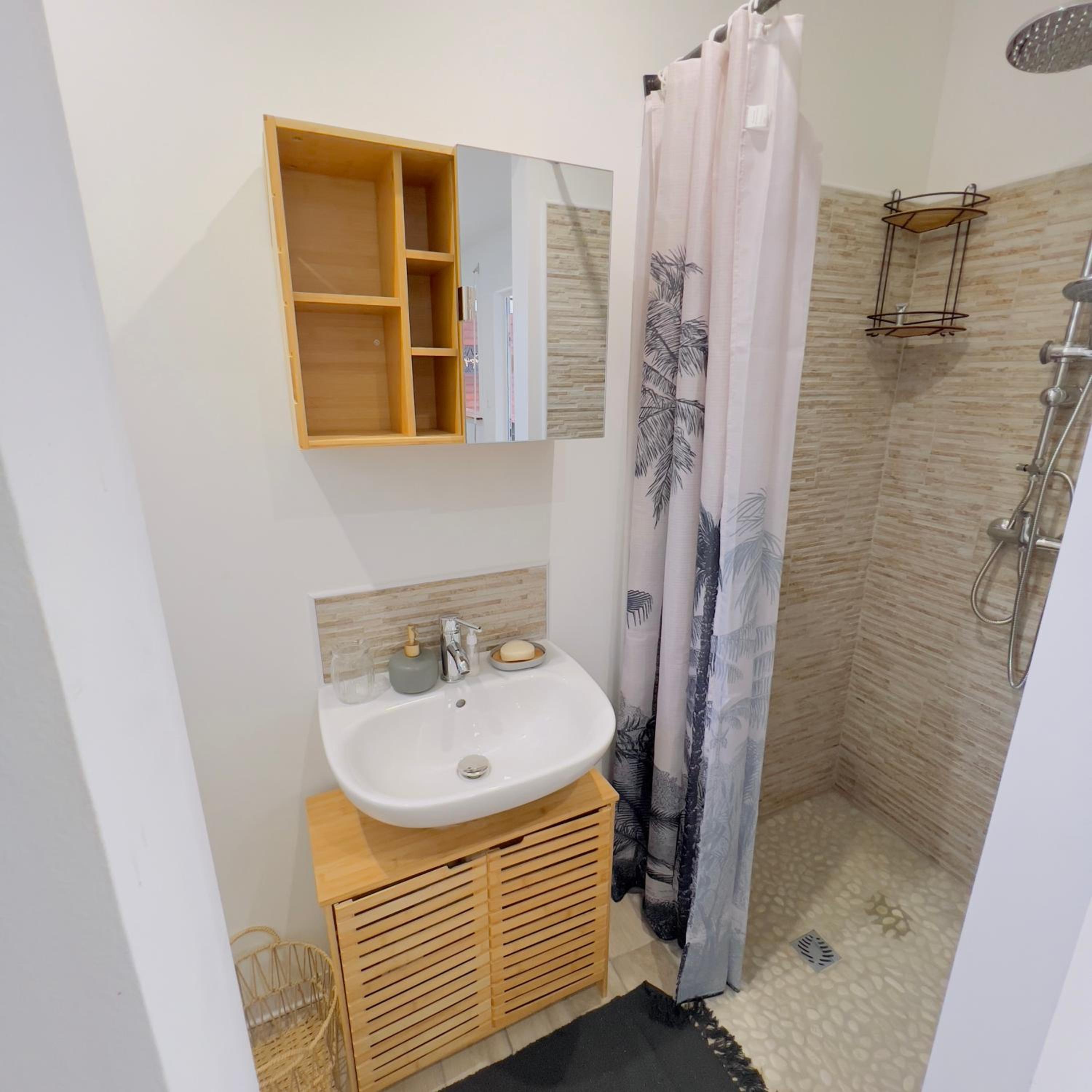 One-Bedroom House - Photo 11