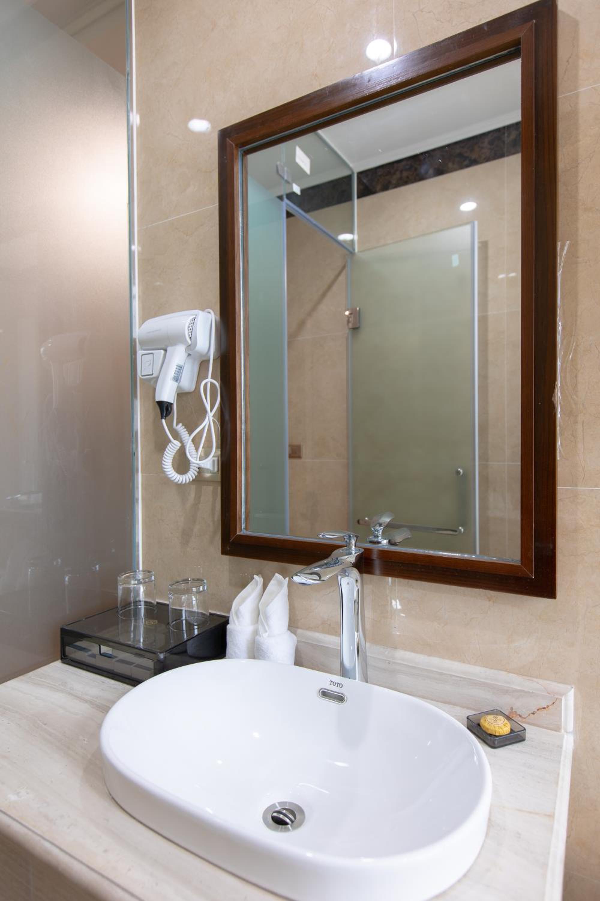 Deluxe Twin Room - Photo 12